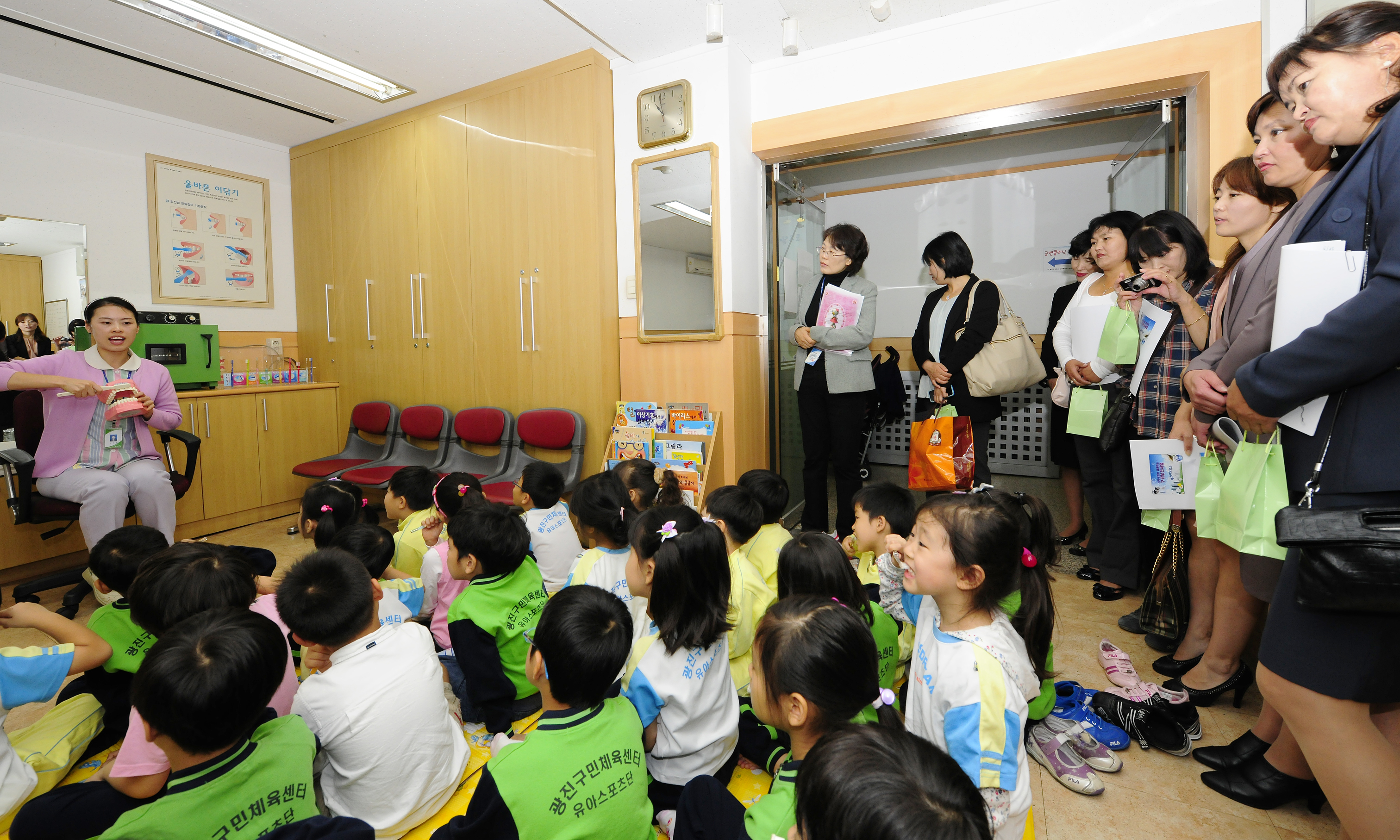20110923-몽골 치과 의료진 견학 41124.JPG