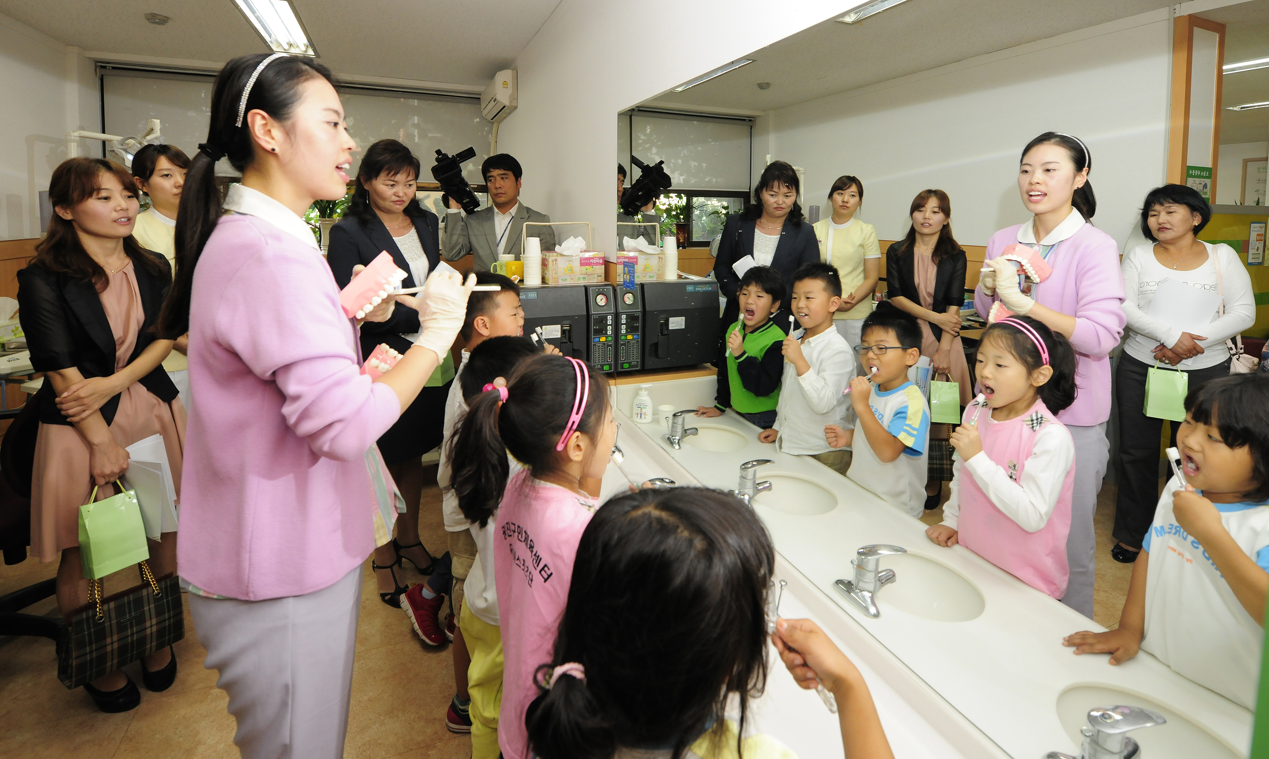 20110923-몽골 치과 의료진 견학 41129.JPG