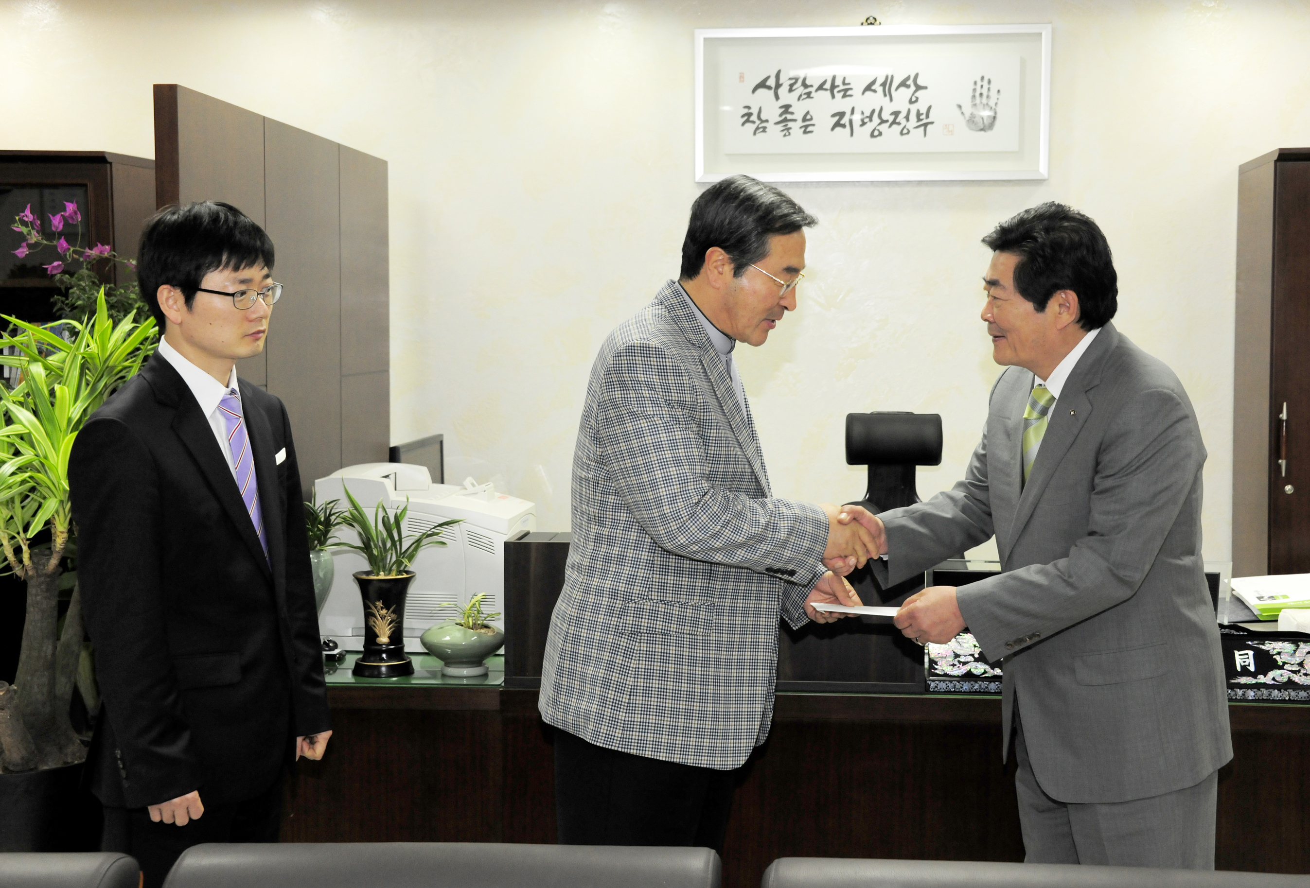 20110427-원일교회 자선콘서트 성금전달 31737.JPG