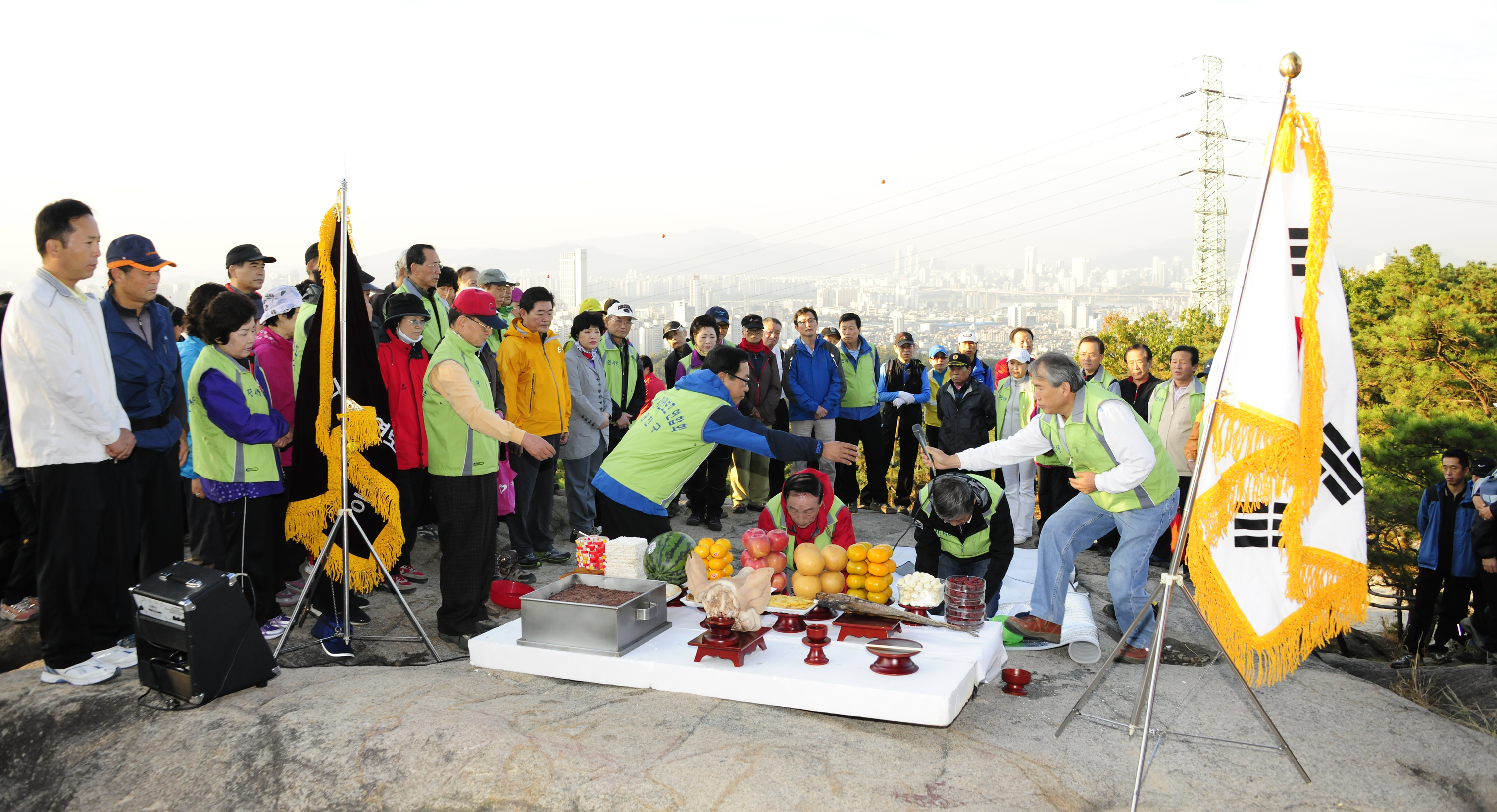 201111002-아차산 자연보호연합 산제 41464.JPG