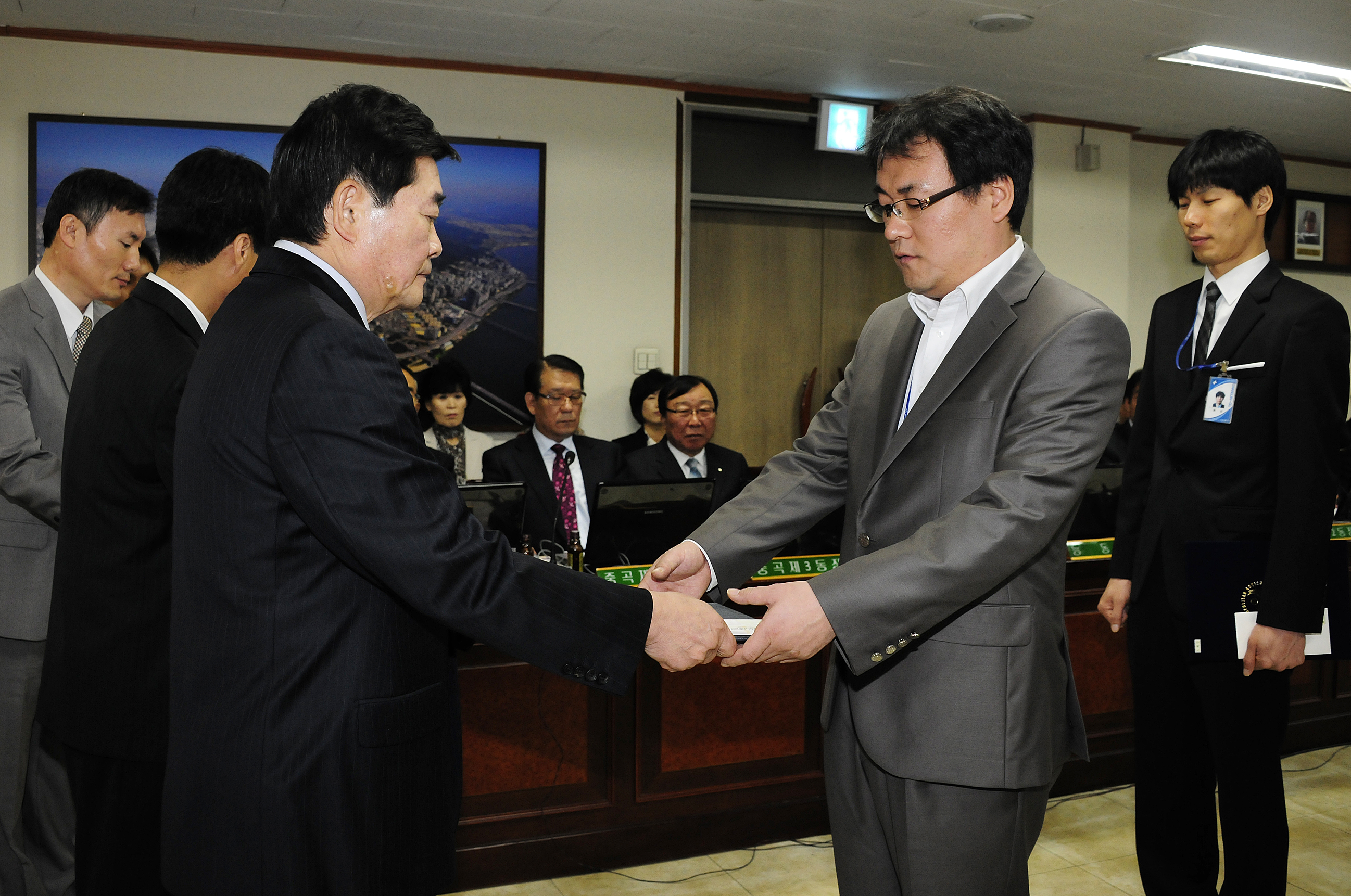 20111020-구.동 확대간부회의 표창 41888.JPG