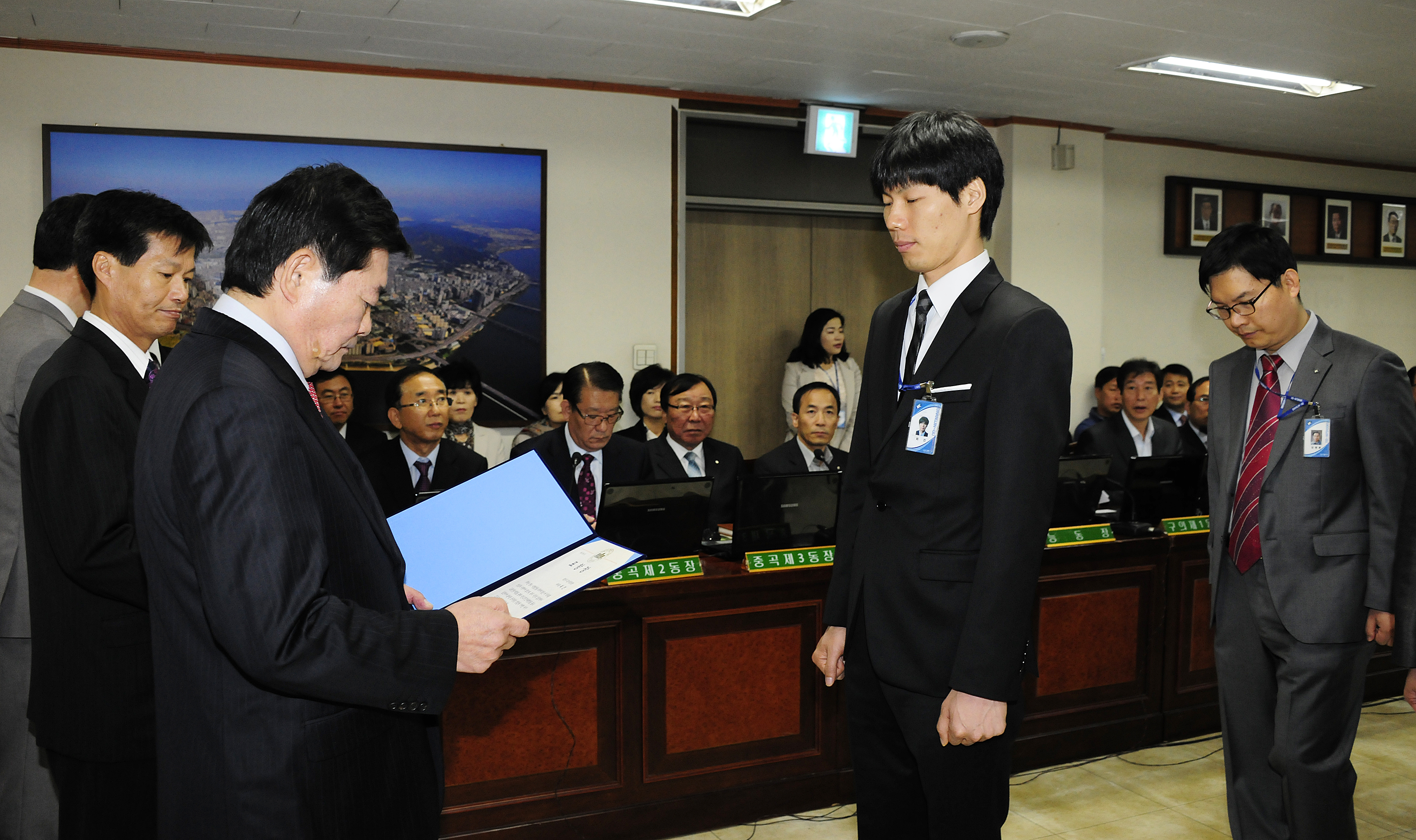 20111020-구.동 확대간부회의 표창 41859.JPG