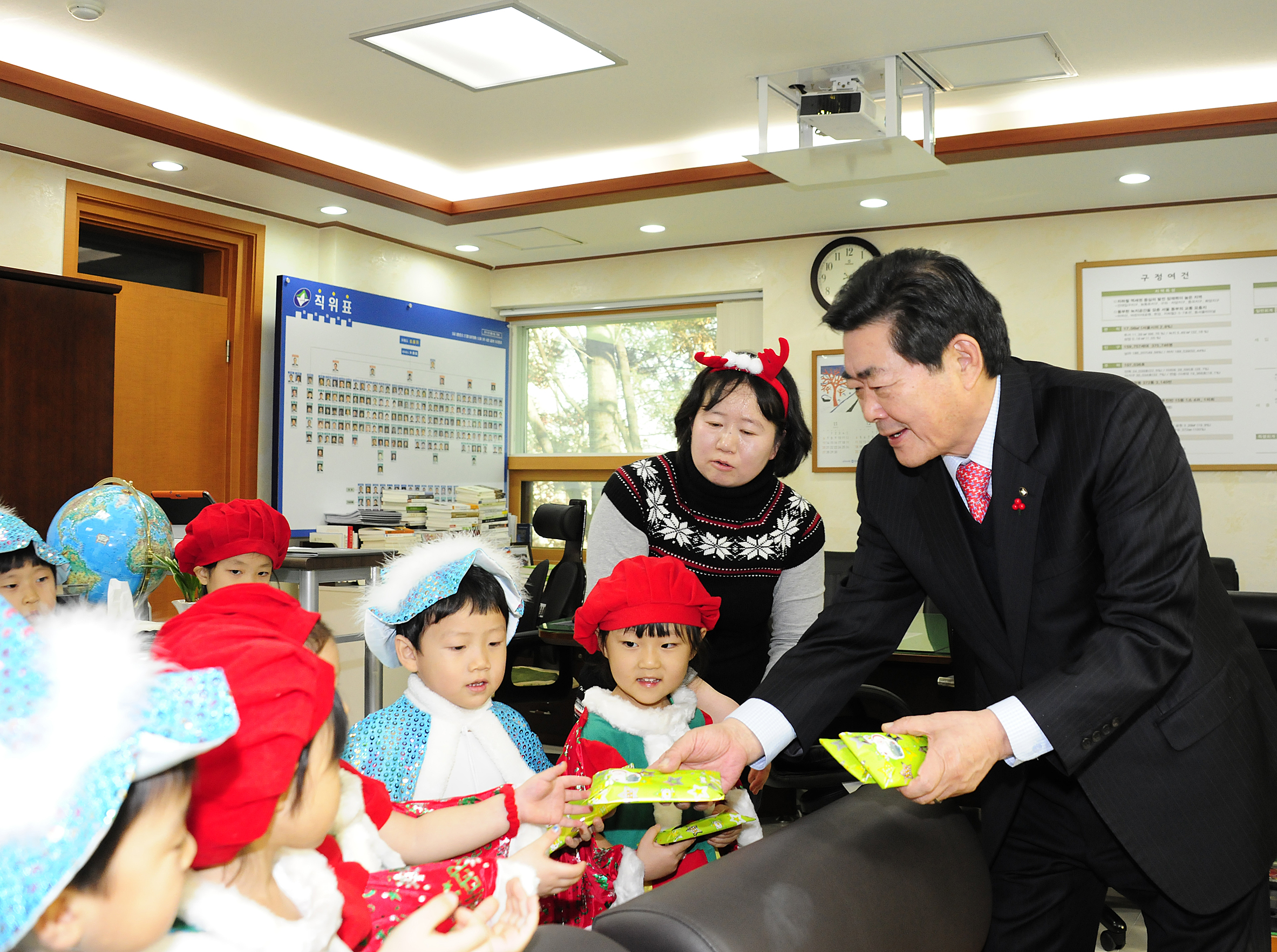 20111222-직장 어린이집 구청장실 방문 46573.JPG