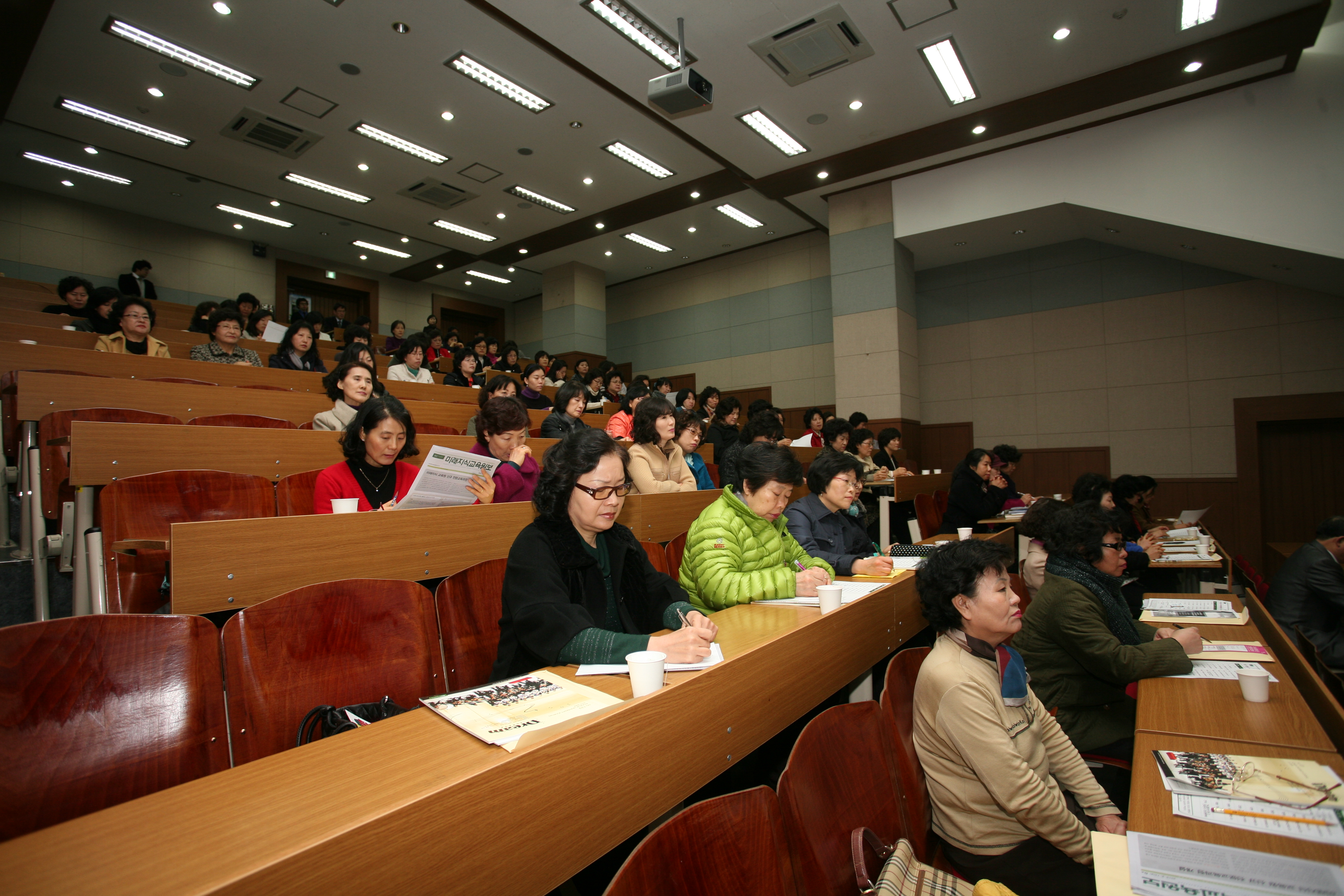 2010 건국대 제3기 광진구 여성가정경제 전문과정 개강식 15466.JPG