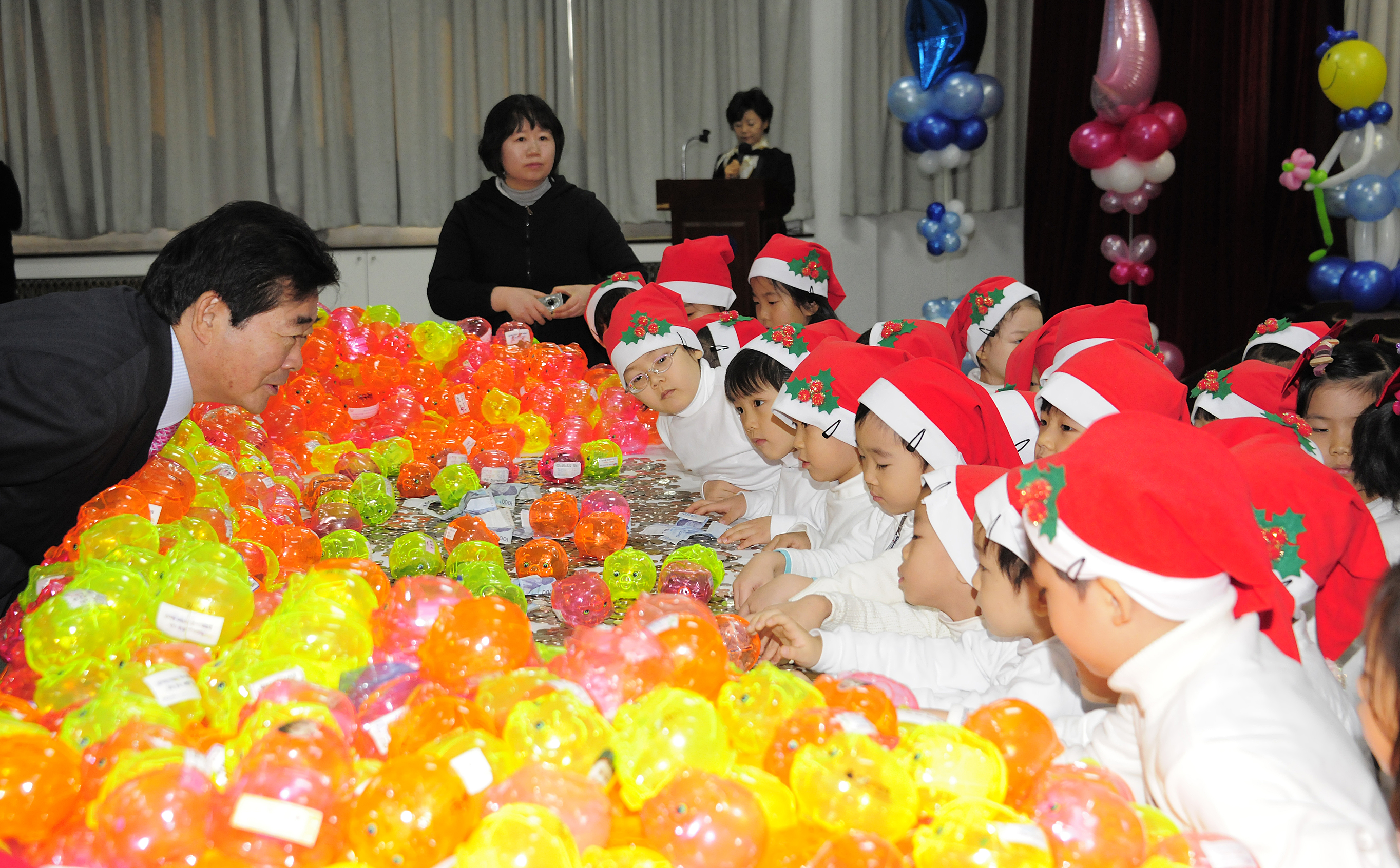 20111205-구립어린이집 사랑의 저금통 모으기 44325.JPG