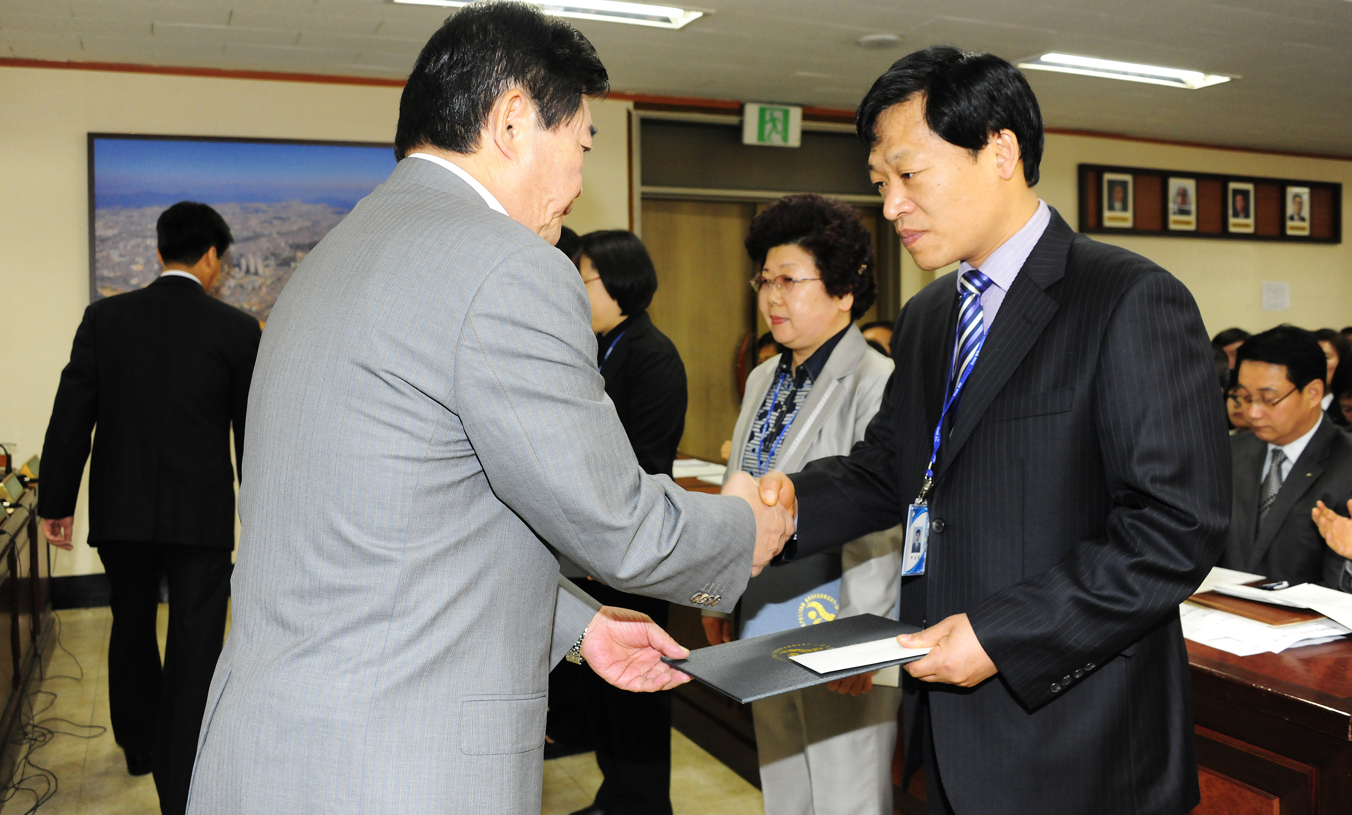 20110503-구확대간부회의 표창 32413.JPG