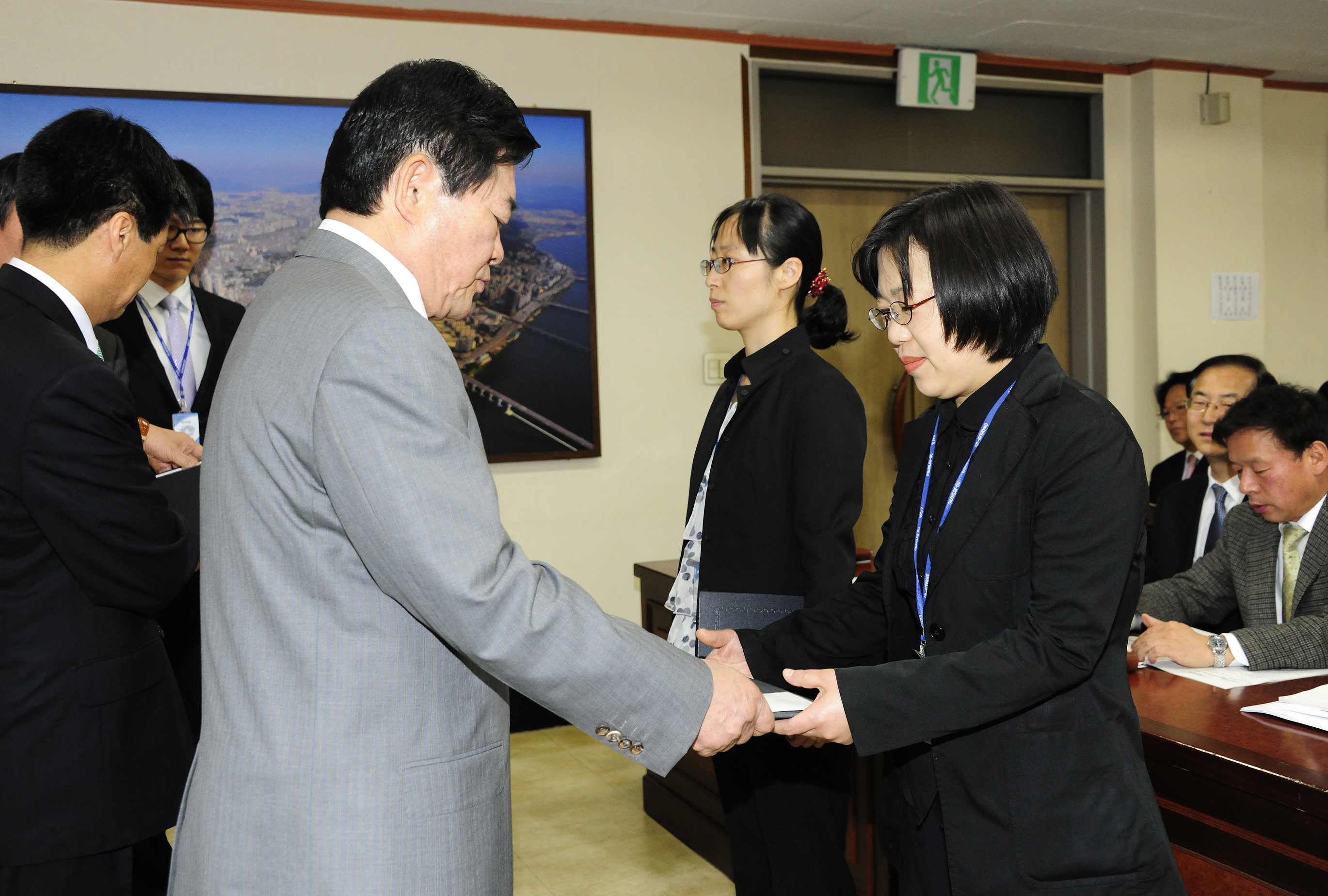 20110503-구확대간부회의 표창 32406.JPG