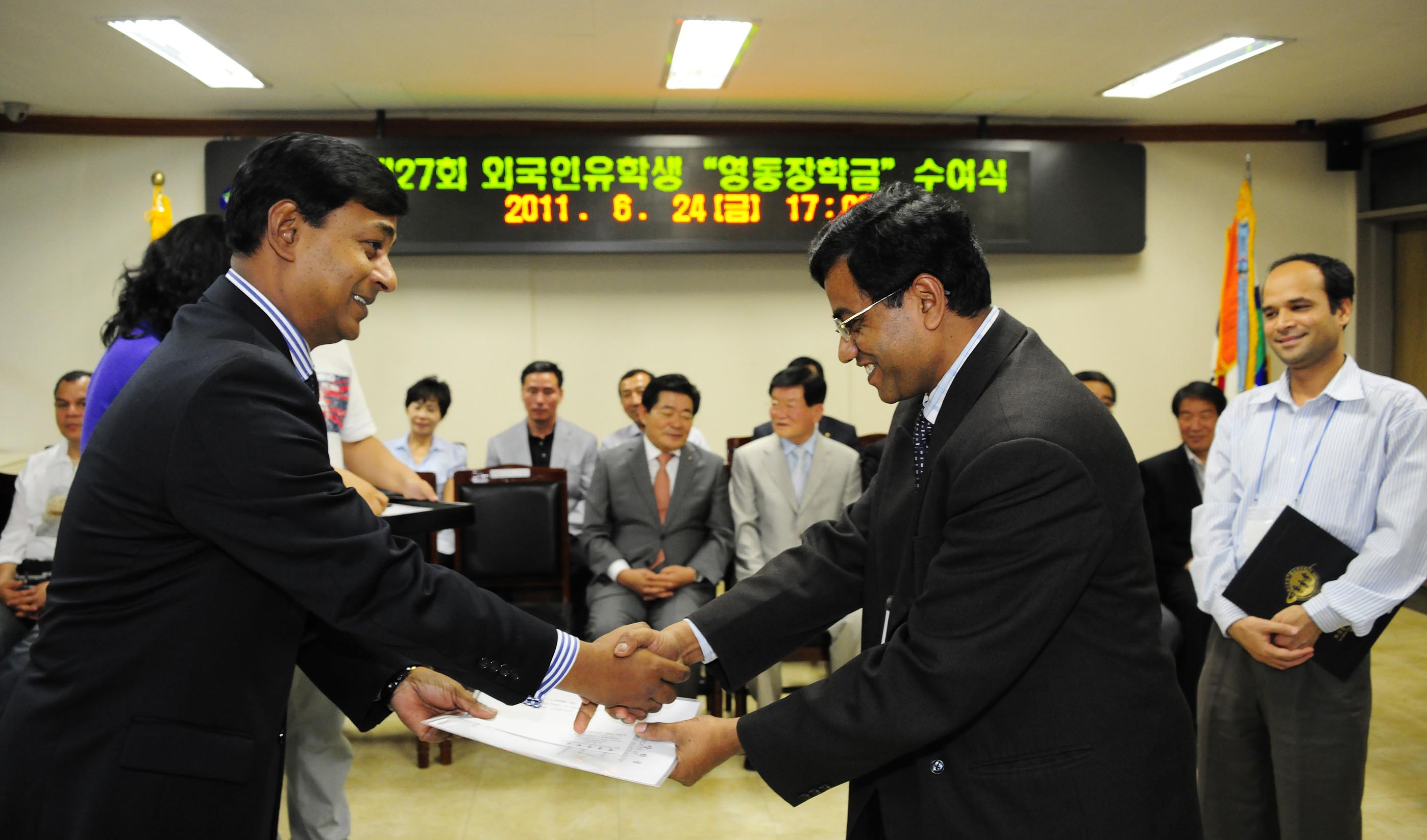 20110624-지구촌 한가족 운동본부 외국인유학생 장학금수여 36535.JPG