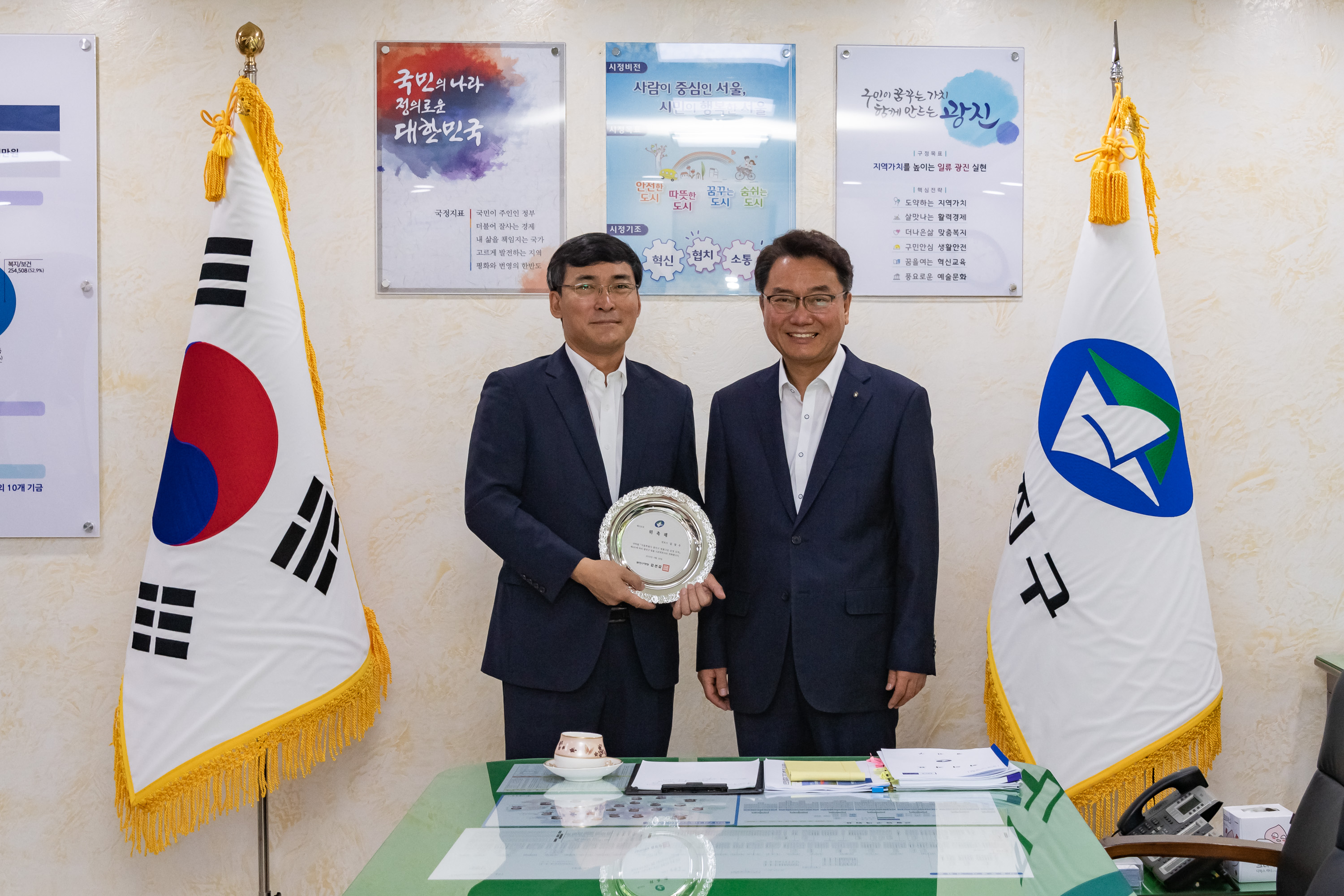 20190717-고문변호사 위촉패 수여 20190717-93708_S_175422.jpg