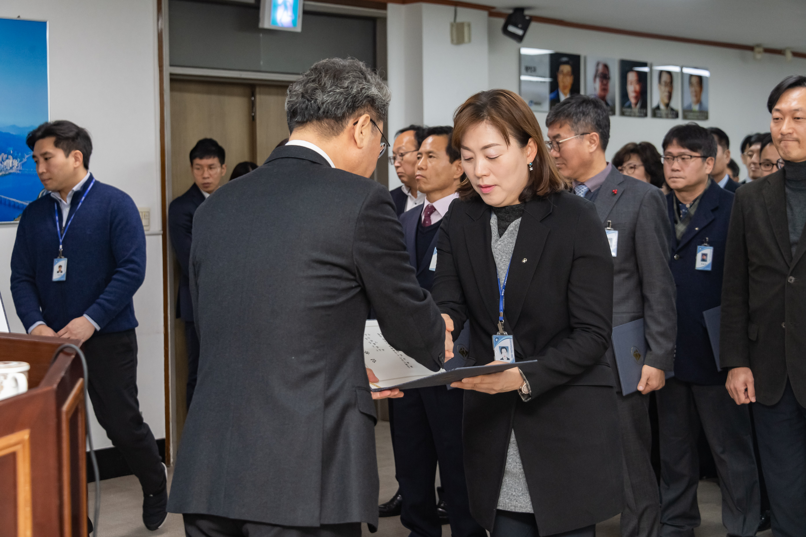 20191231-2020년 상반기 정기인사 발령장 수여식 20191231-228529_s_141331.jpg