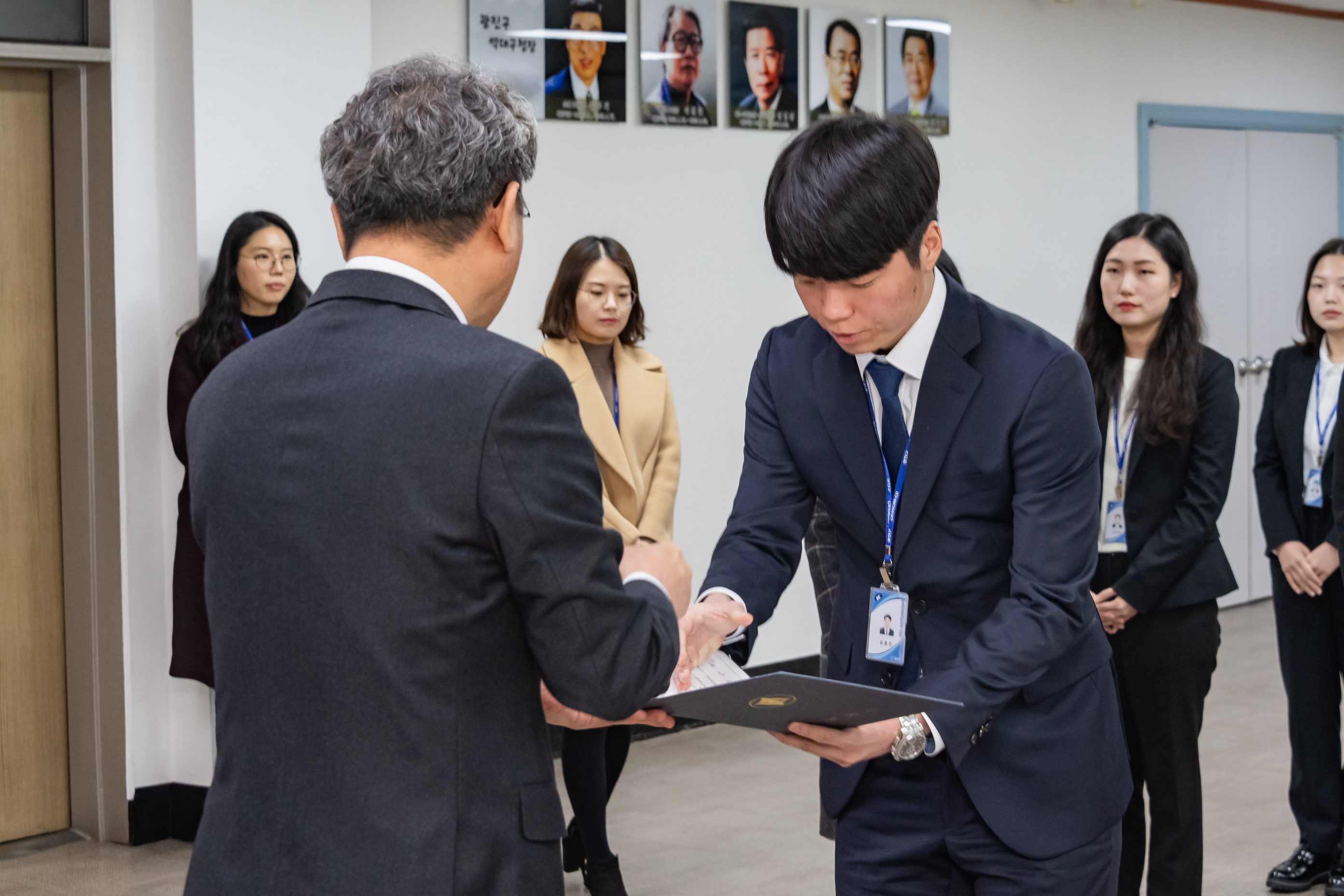 20191202-기술직 신규 공무원 발령장 수여식 20191202-204619_s_124926.jpg