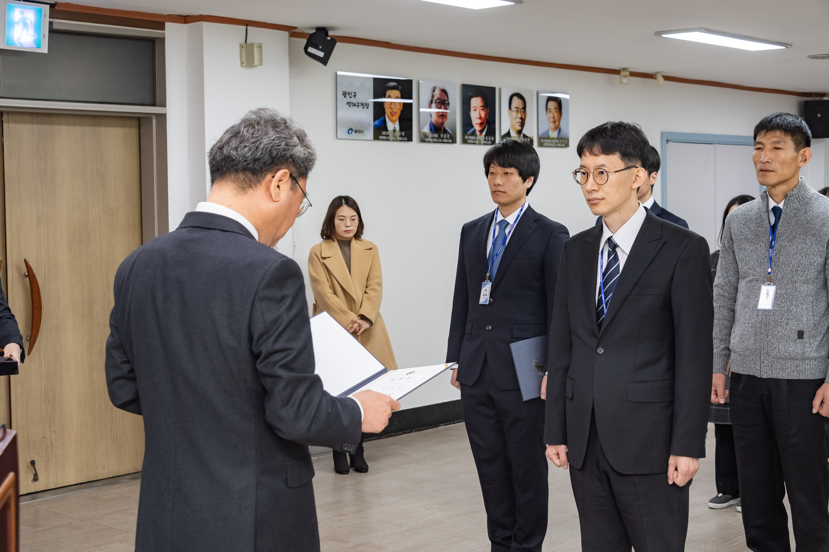 20191202-기술직 신규 공무원 발령장 수여식 20191202-204658_s_124928.jpg