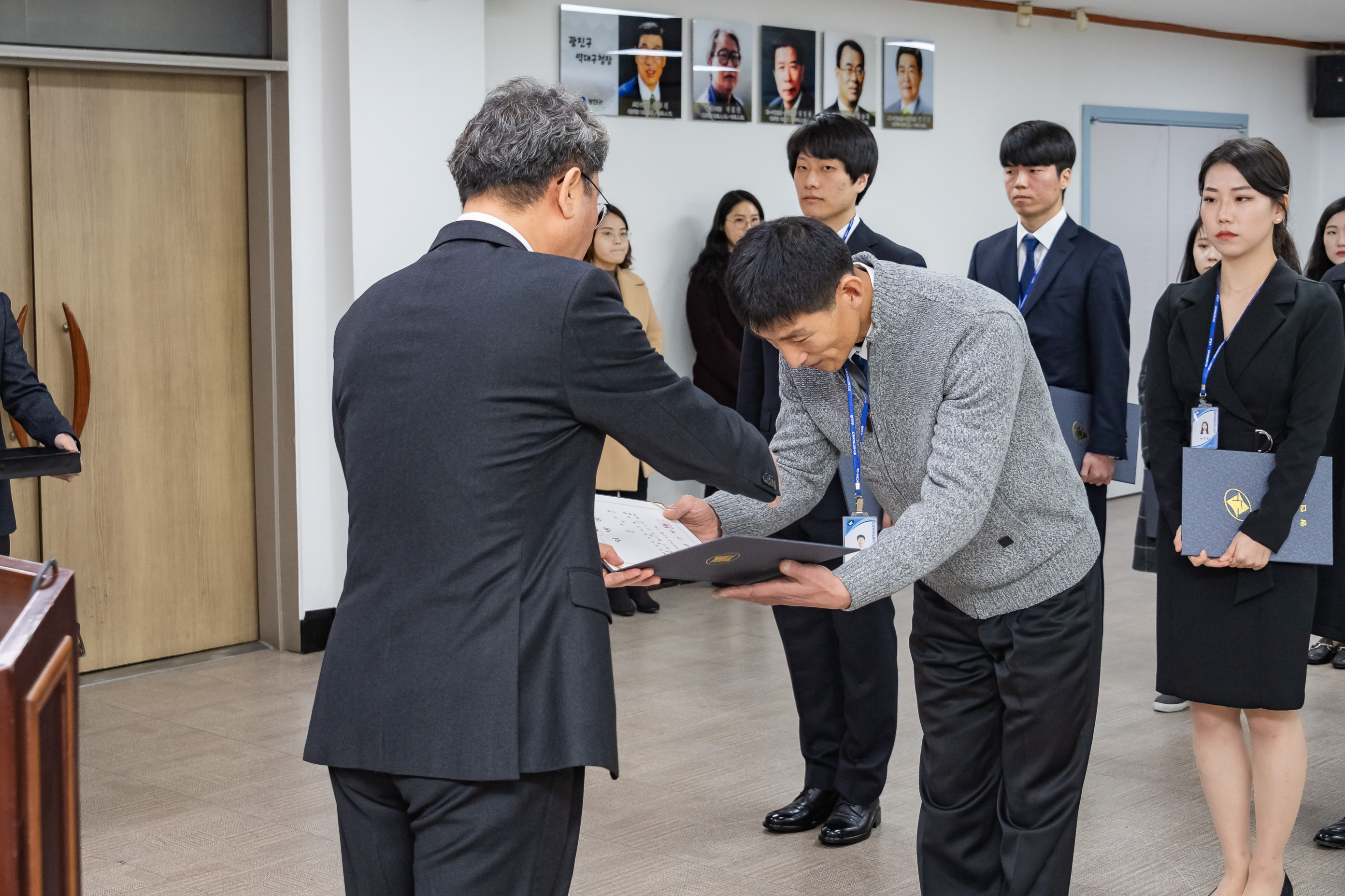 20191202-기술직 신규 공무원 발령장 수여식 20191202-204668_s_124929.jpg