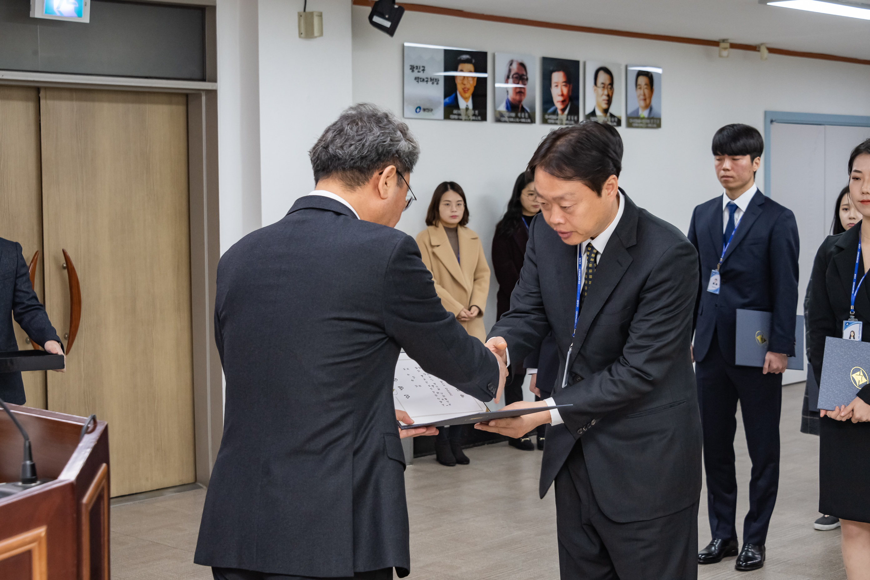 20191202-기술직 신규 공무원 발령장 수여식 20191202-204685_s_124929.jpg