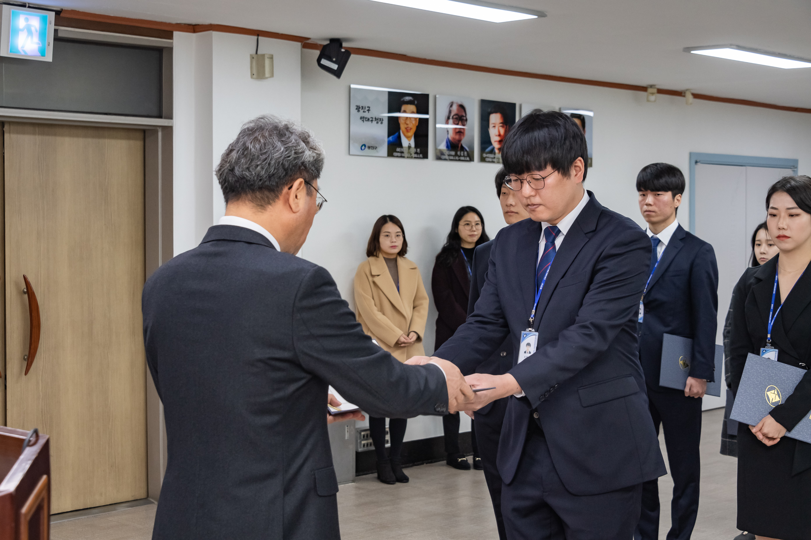 20191202-기술직 신규 공무원 발령장 수여식 20191202-204697_s_124930.jpg