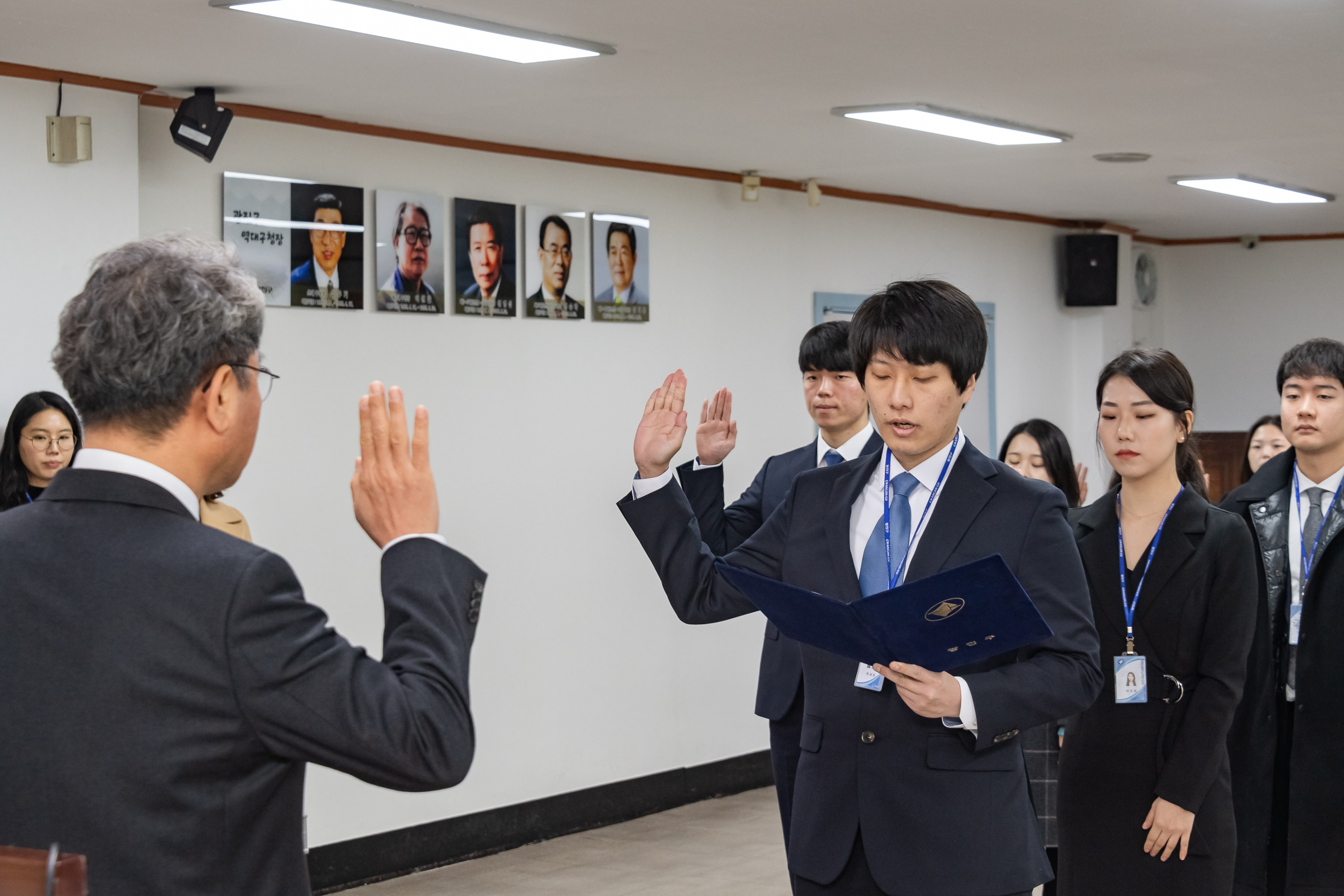 20191202-기술직 신규 공무원 발령장 수여식 20191202-204593_s_124925.jpg