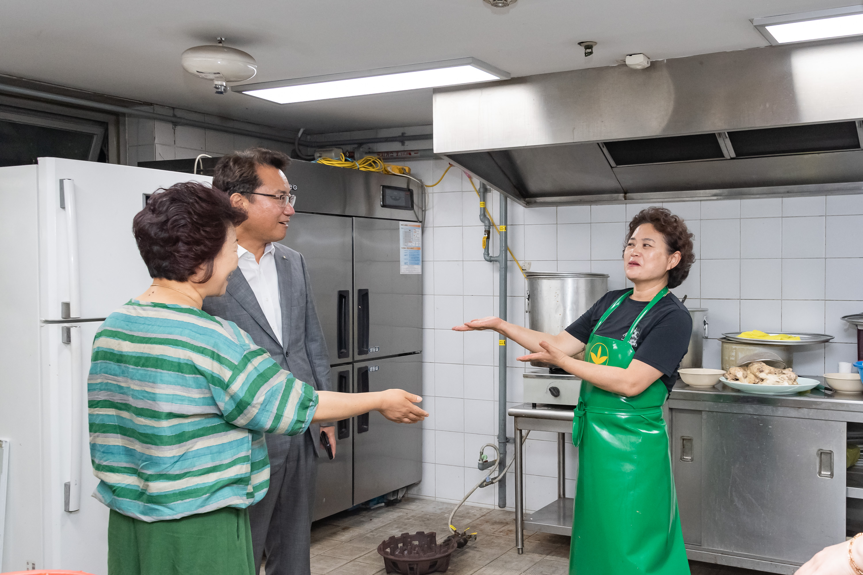 20190722-어르신 건강기원 사랑의 삼계탕-중곡2동 20190722-95519_S_1_094946.jpg