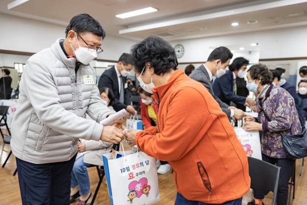 20211021-제25회 노인의날 및 경로의 달(10월) 기념 - 찾아가는 효꾸러미 행사-자양1동