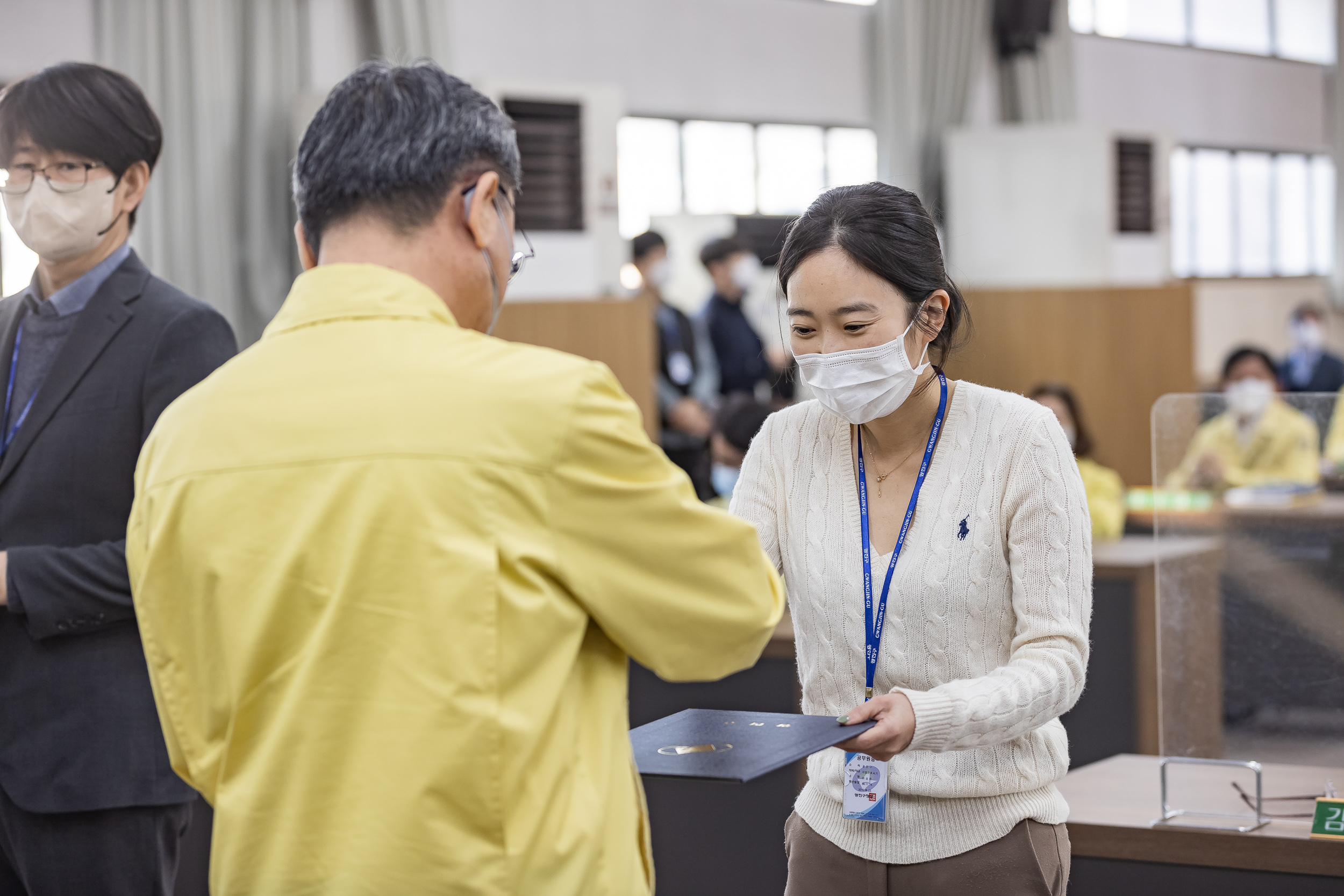 20211022-2021년 10월 우수공무원표창 수여 20211022-00070_G_102925.jpg