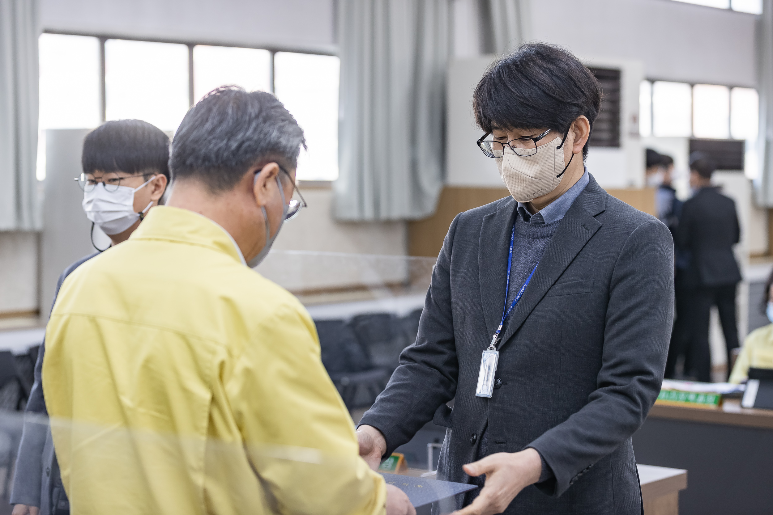 20211022-2021년 10월 우수공무원표창 수여 20211022-00075_G_102926.jpg