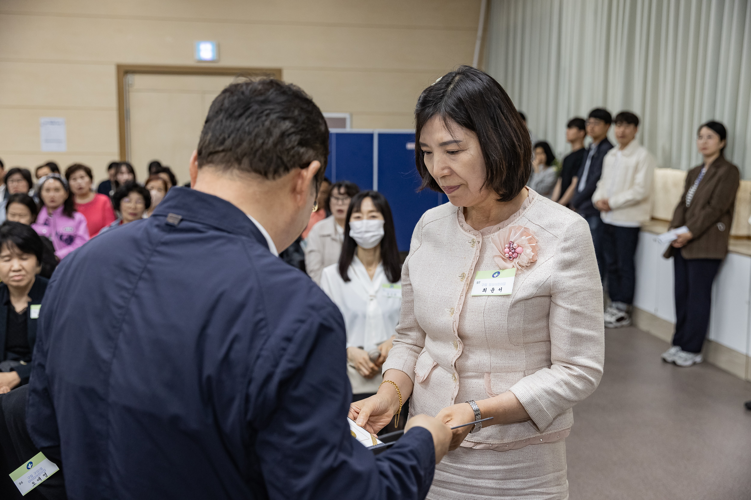 20240430-4월 정기 구민표창 수여식 240430_0699_G_140354.jpg