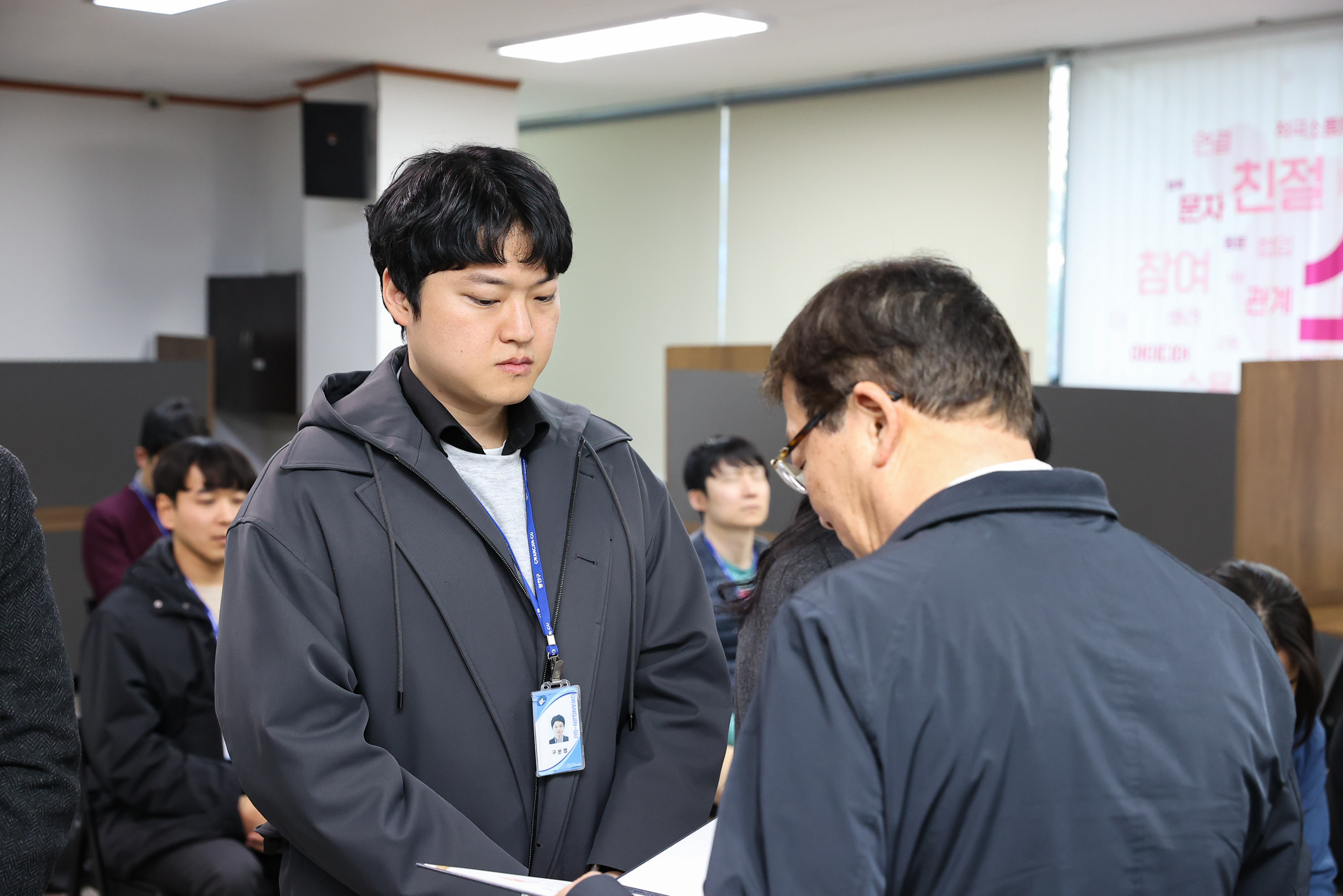 20240112-2024년 상반기 6급이하기술직 정기인사 발령장 수여식 240112_0574_G_082310.jpg
