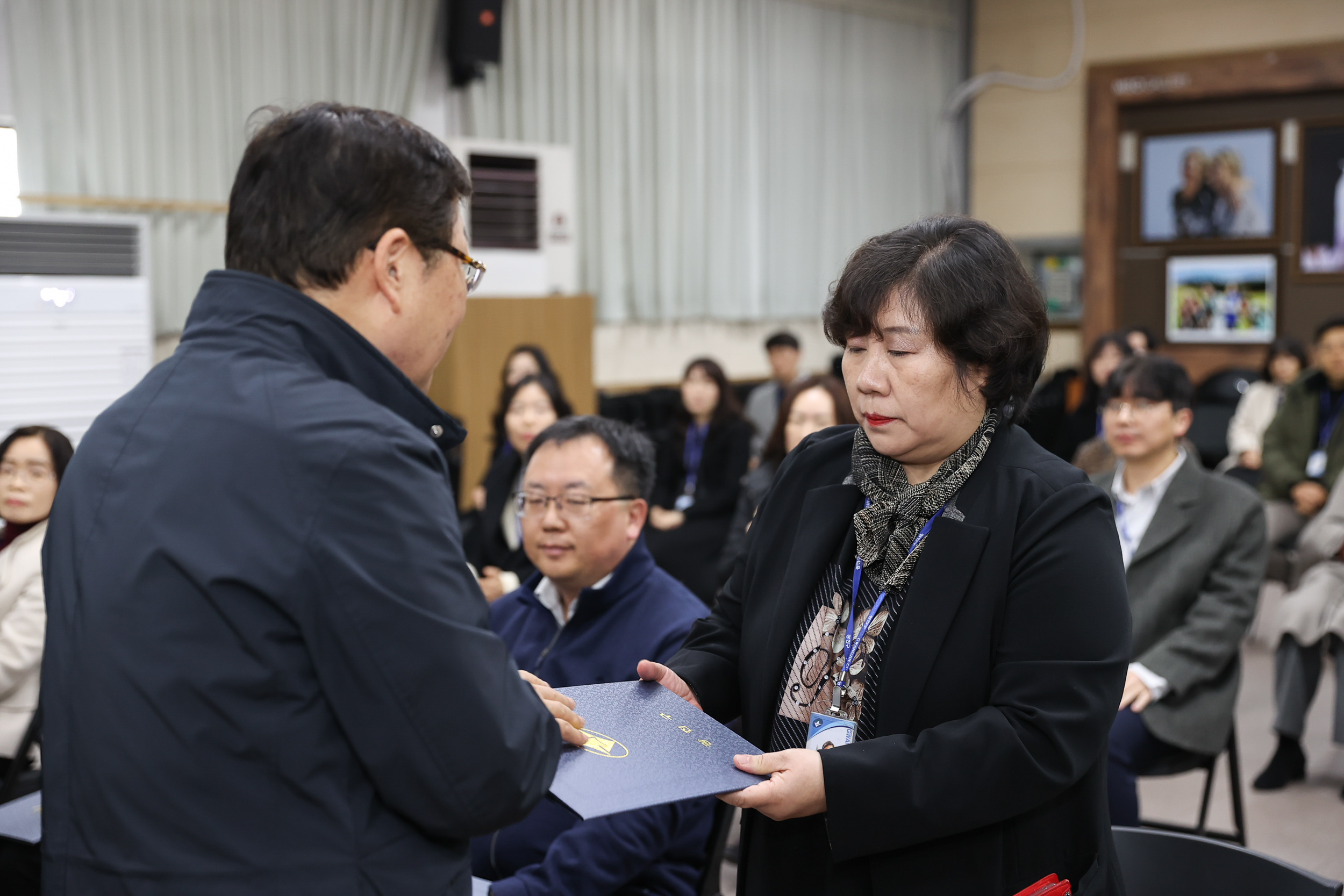 20231227-2024년 상반기 정기인사 발령장 수여식 231227_0543_G_095244.jpg