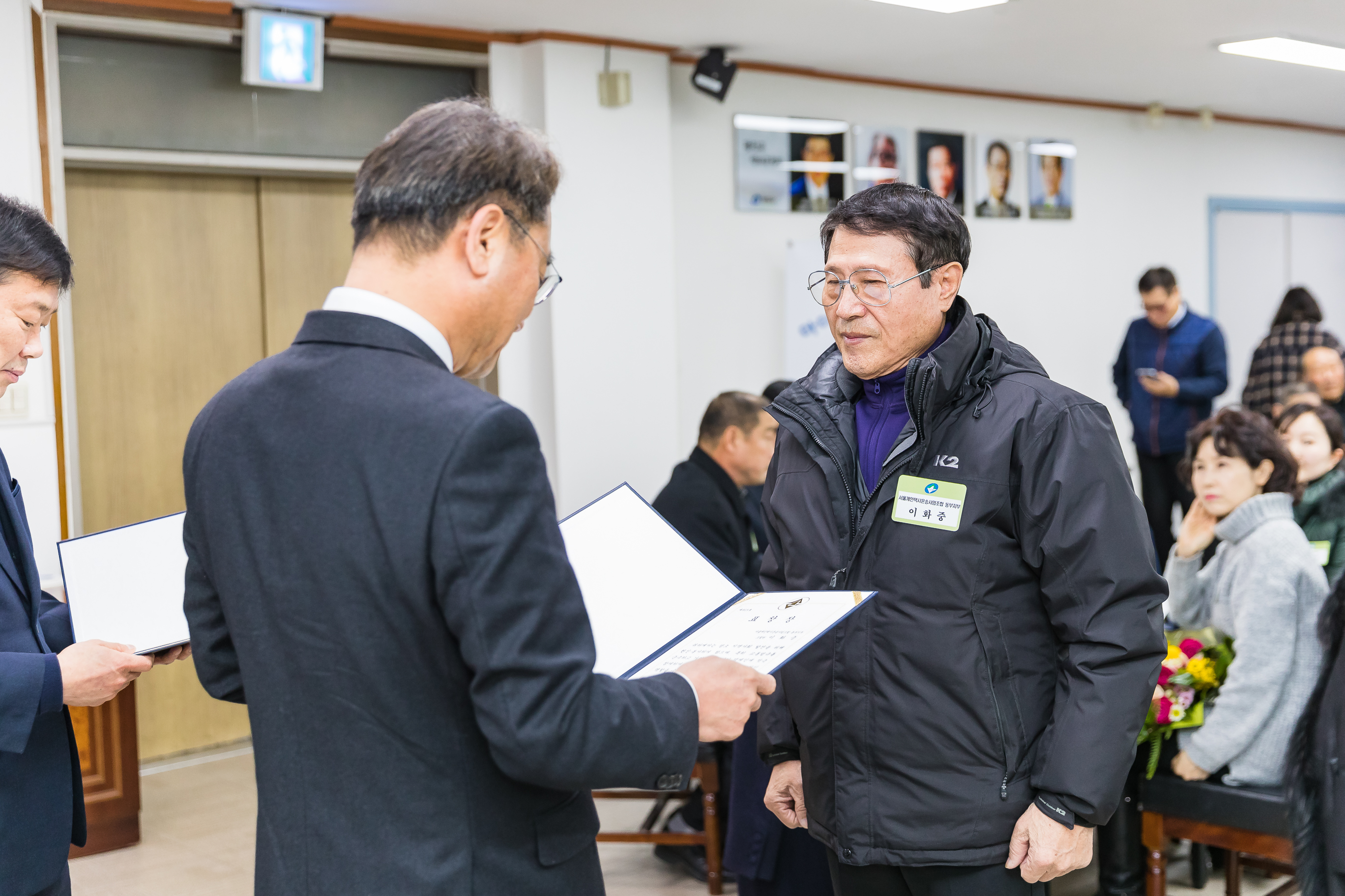 20181219-12월 정기 구민표창 수여식 183402.jpg