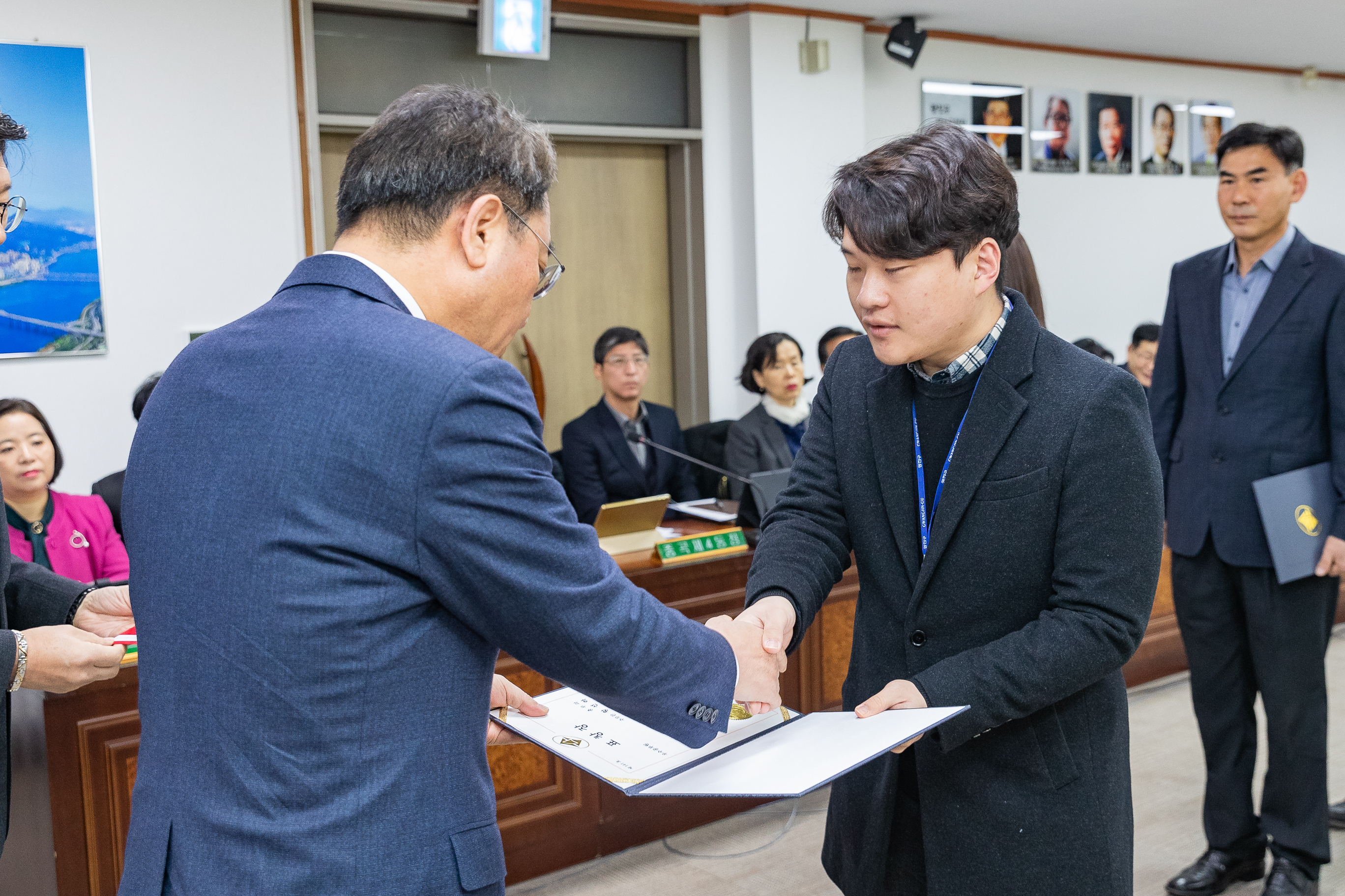 20181220-간부회의-우수공무원표창 183569.jpg