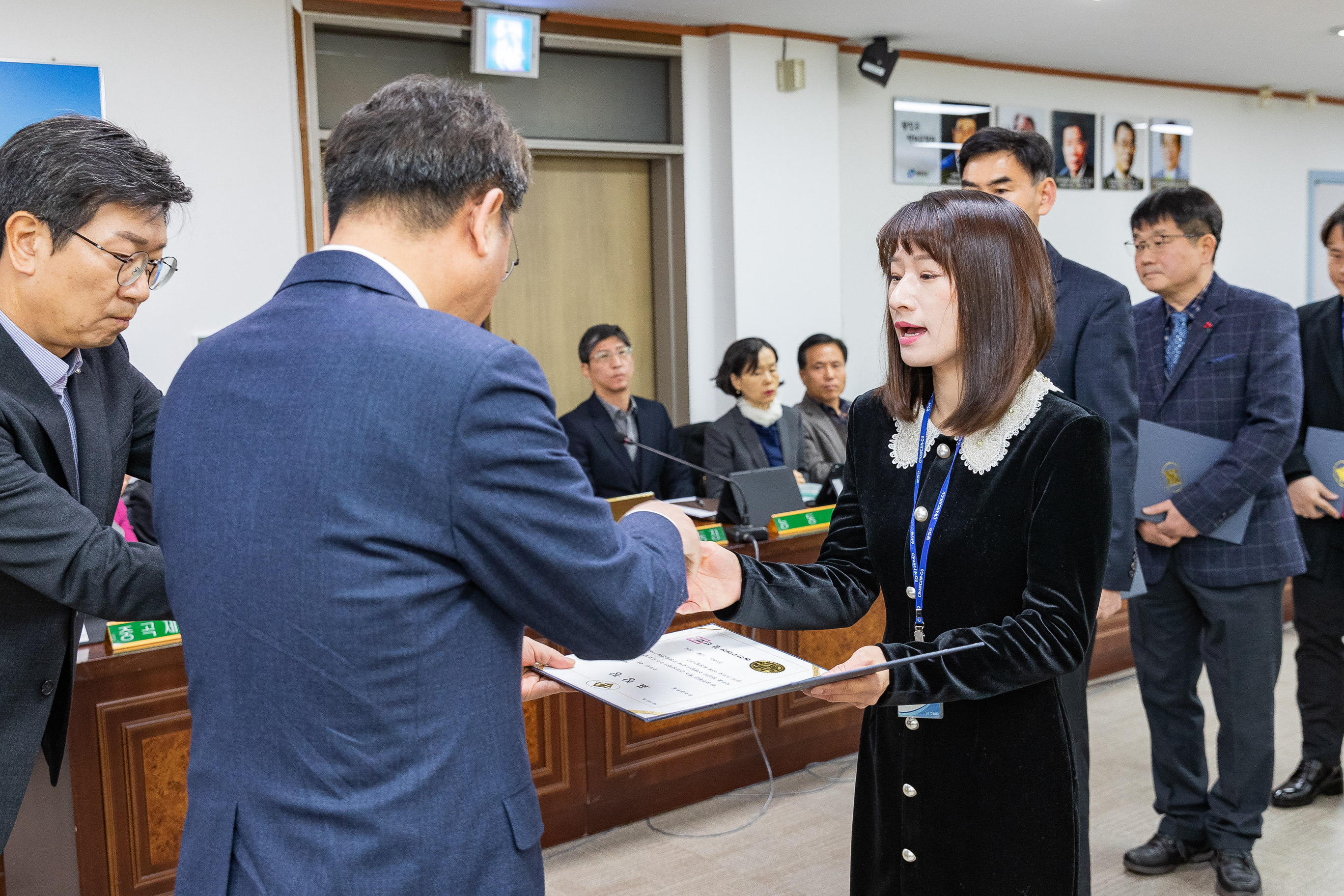 20181220-간부회의-우수공무원표창 183573.jpg