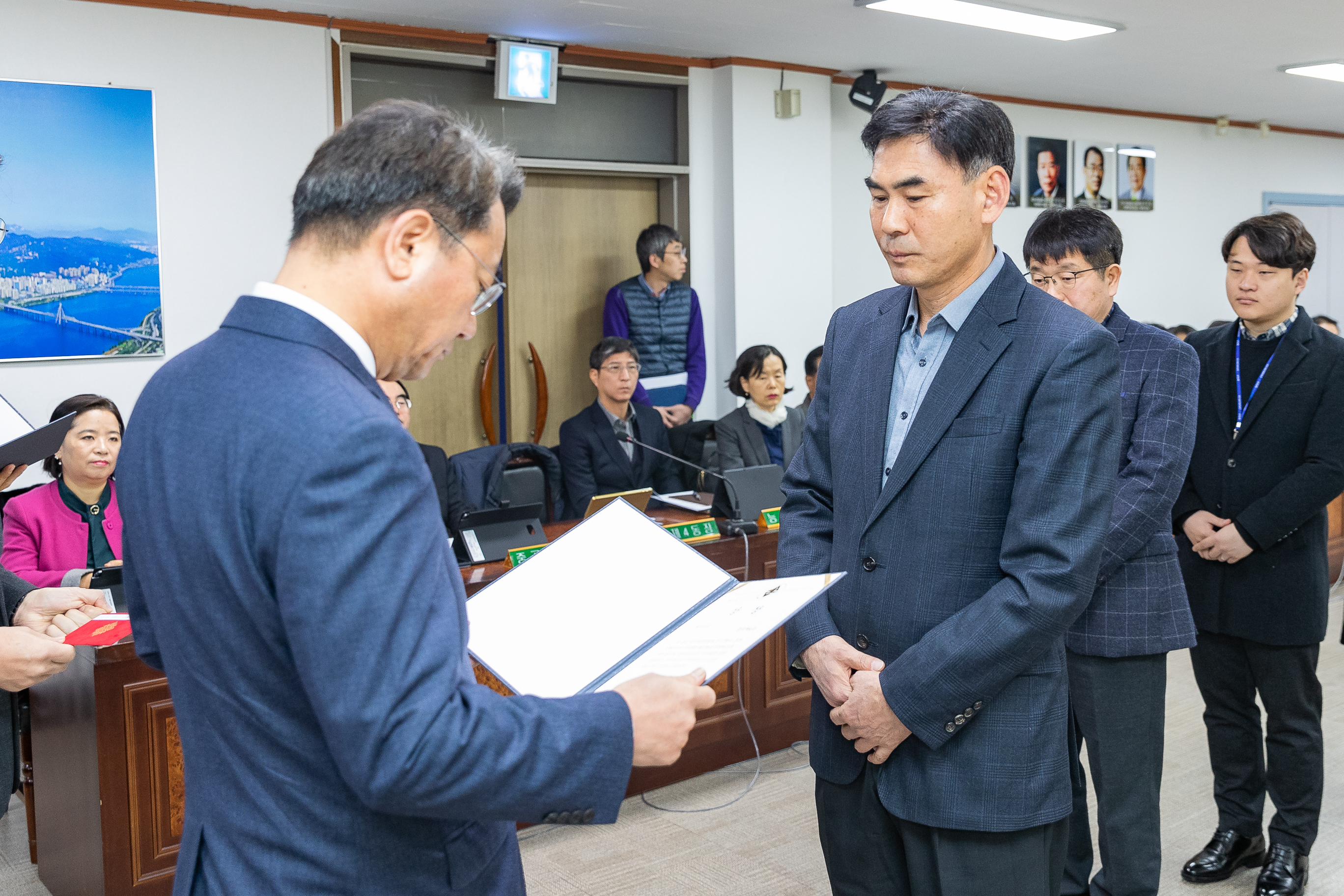 20181220-간부회의-우수공무원표창 183562.jpg