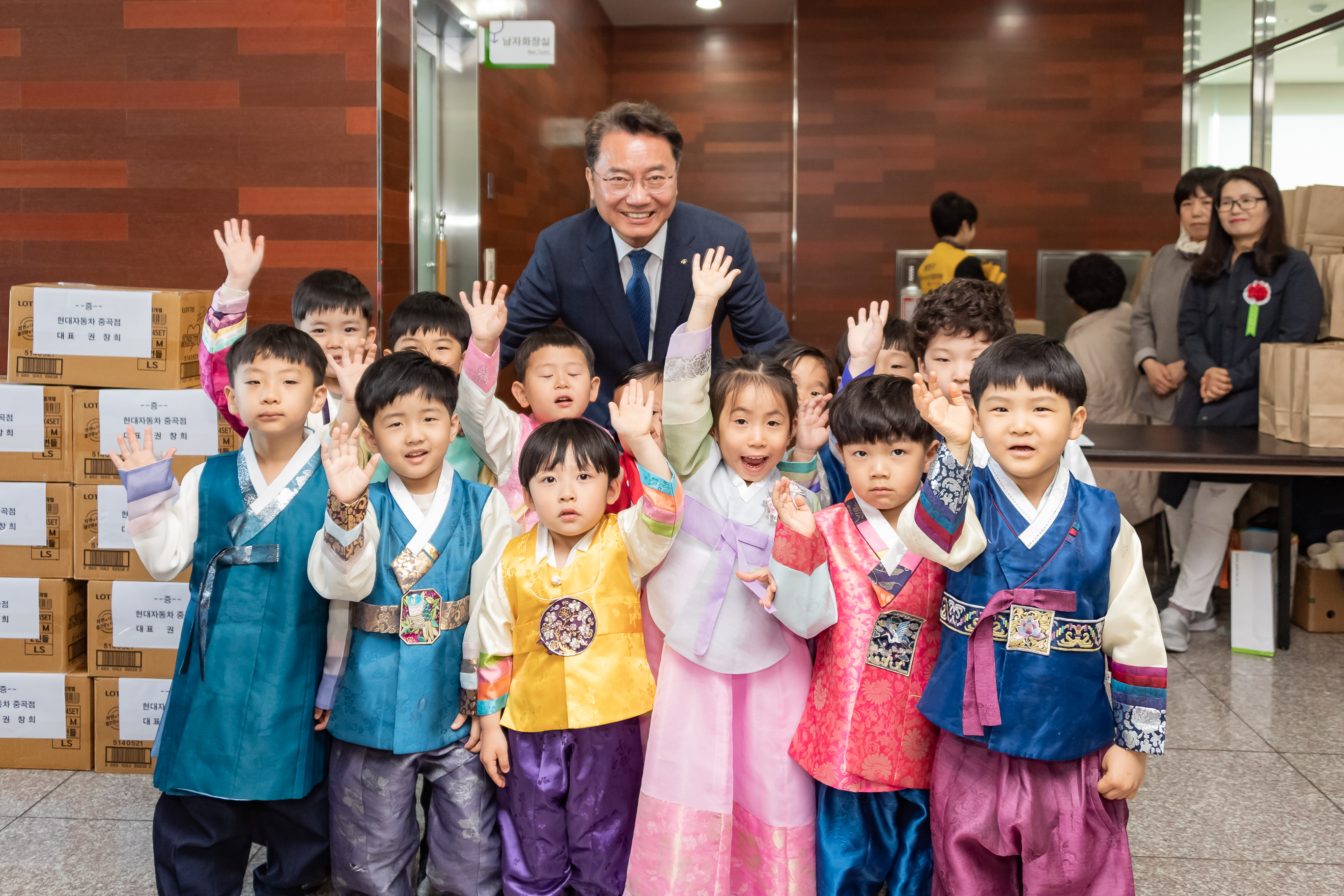 20190508-제47회 어버이날 기념 경로잔치 20190508-40056_S_100738.jpg