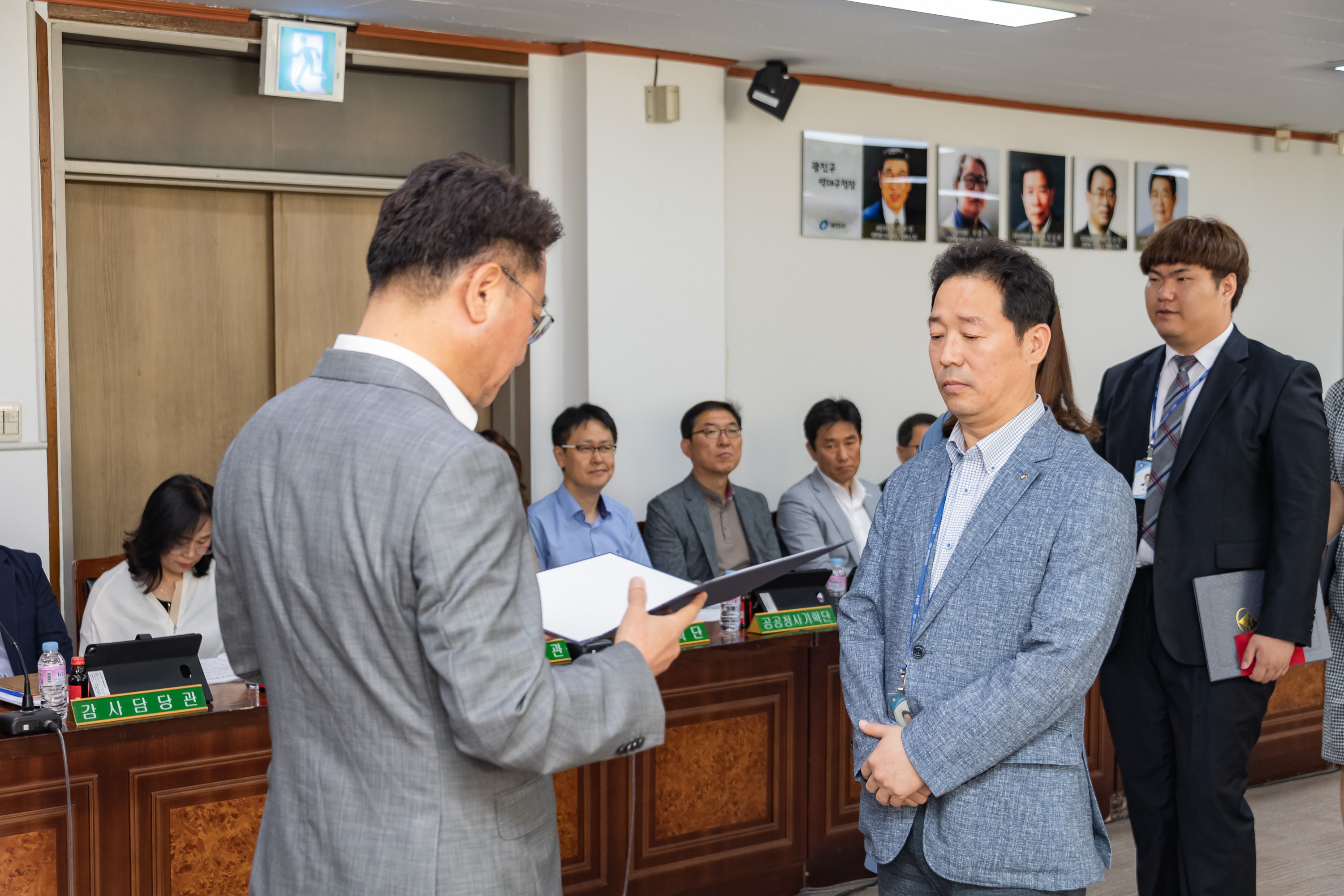 20190620-2019년 6월 직무유공 공무원 표창수여 20190620-82296_S_101124.jpg