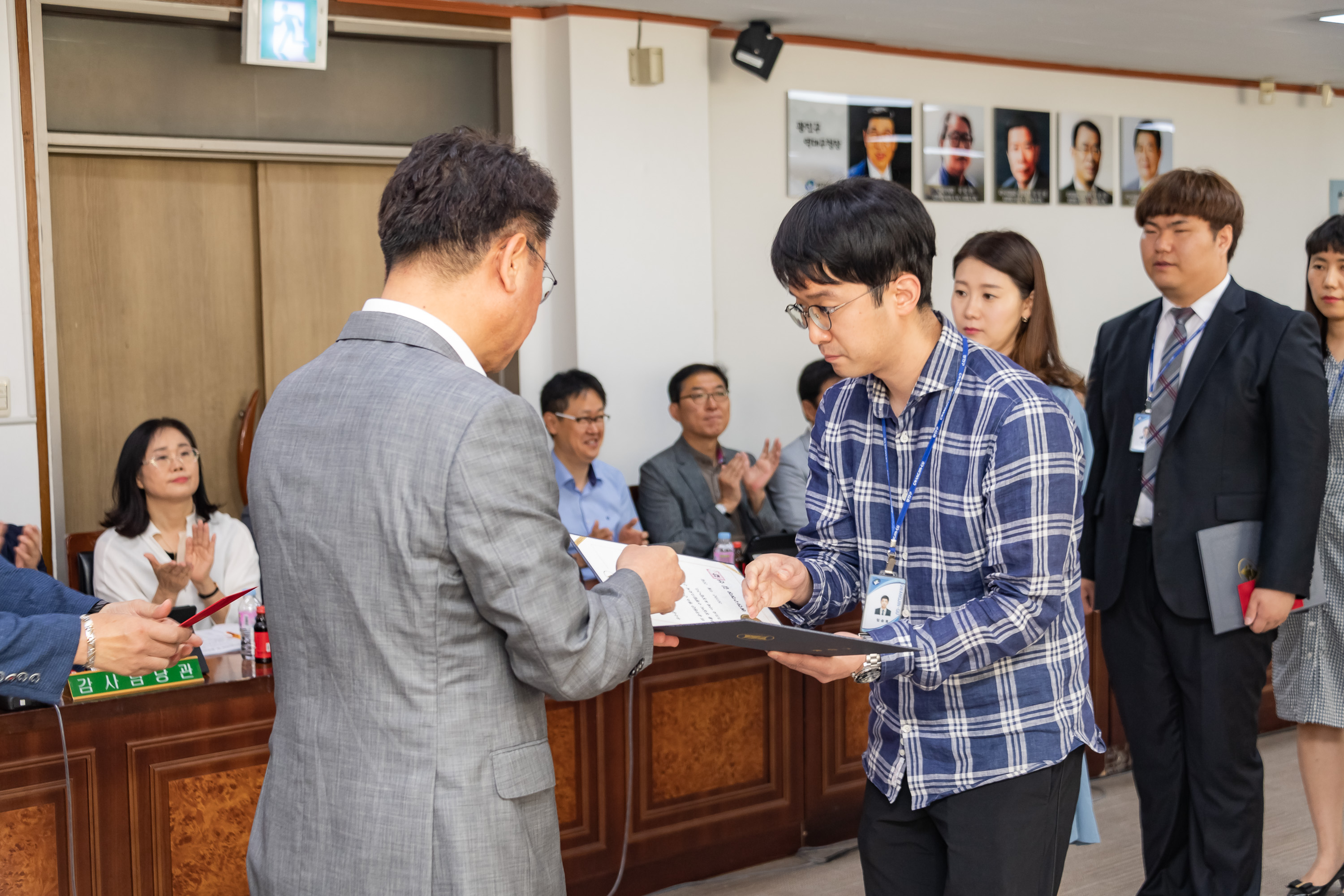 20190620-2019년 6월 직무유공 공무원 표창수여 20190620-82308_S_101125.jpg