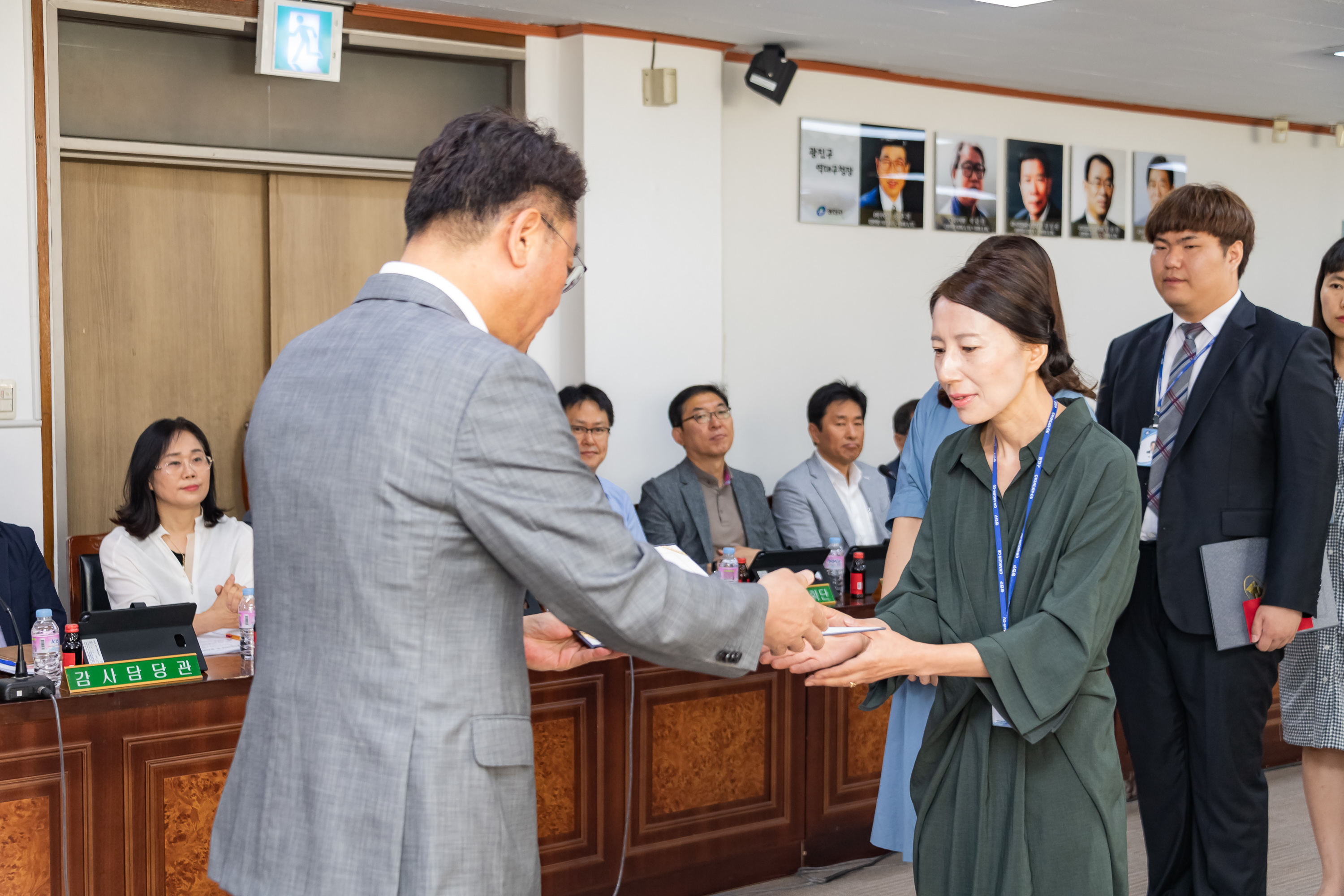 20190620-2019년 6월 직무유공 공무원 표창수여 20190620-82319_S_101126.jpg