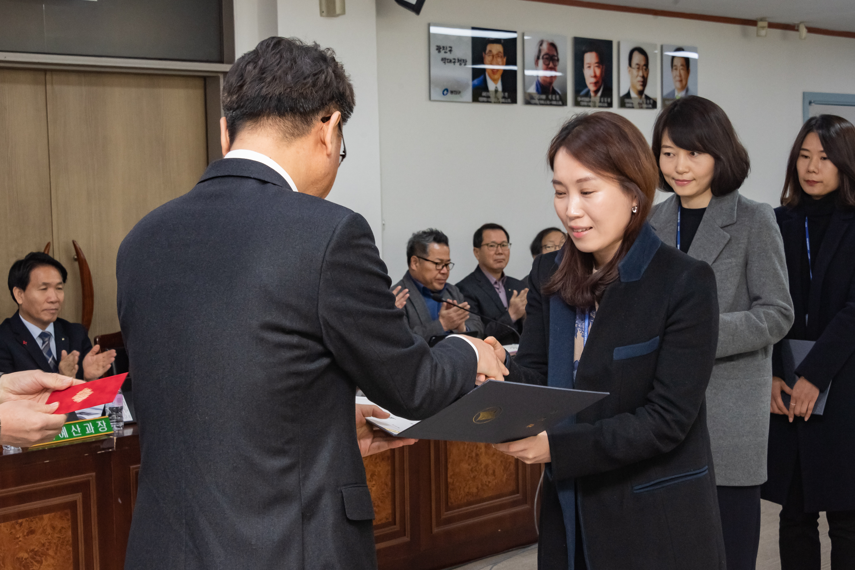 20190221-2019년 2월 우수공무원 표창수여 20190221_GJ003_1487_S_092905.jpg
