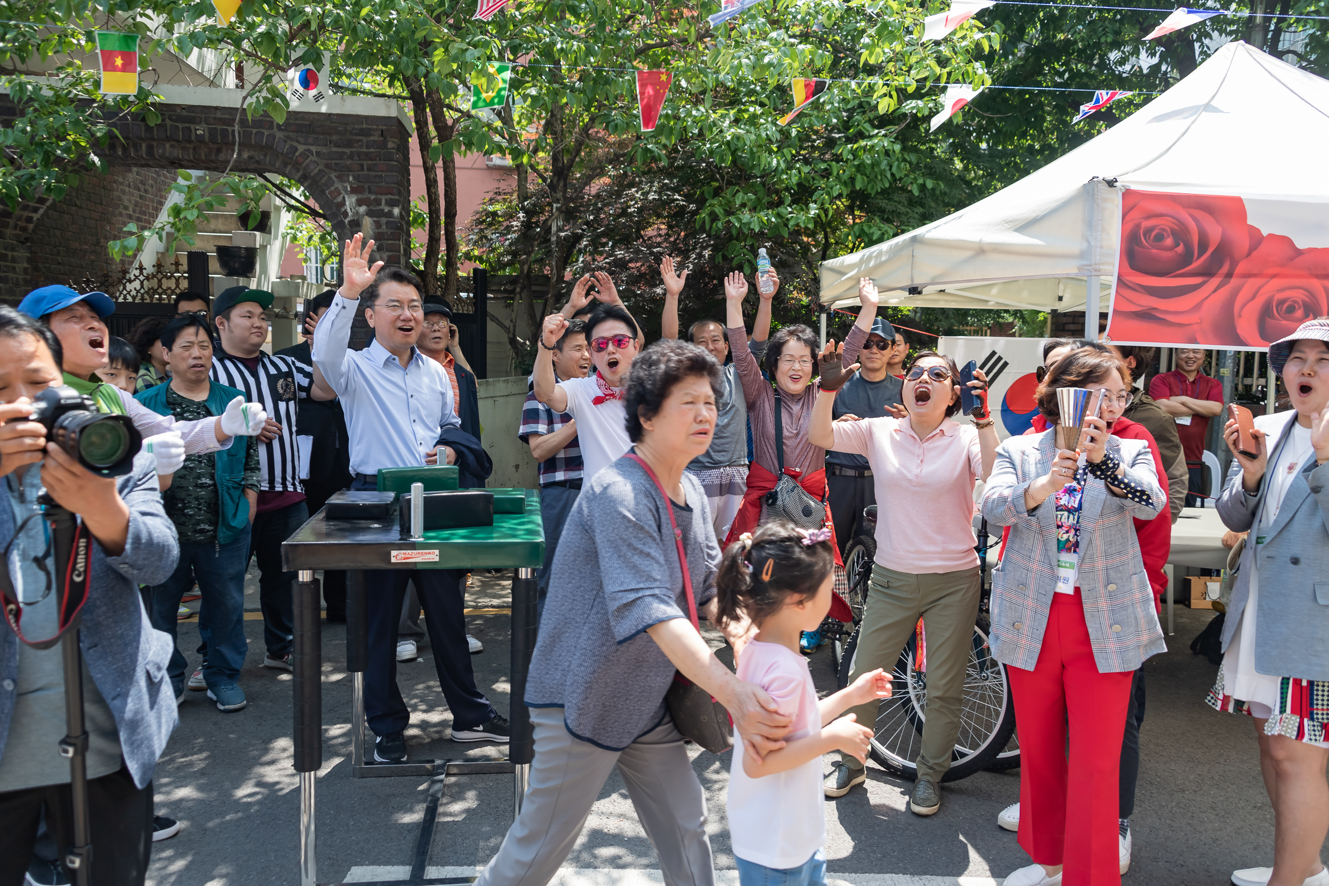 20190511-제3회 장미축제-자양3동 20190511-45276_S_112008.jpg