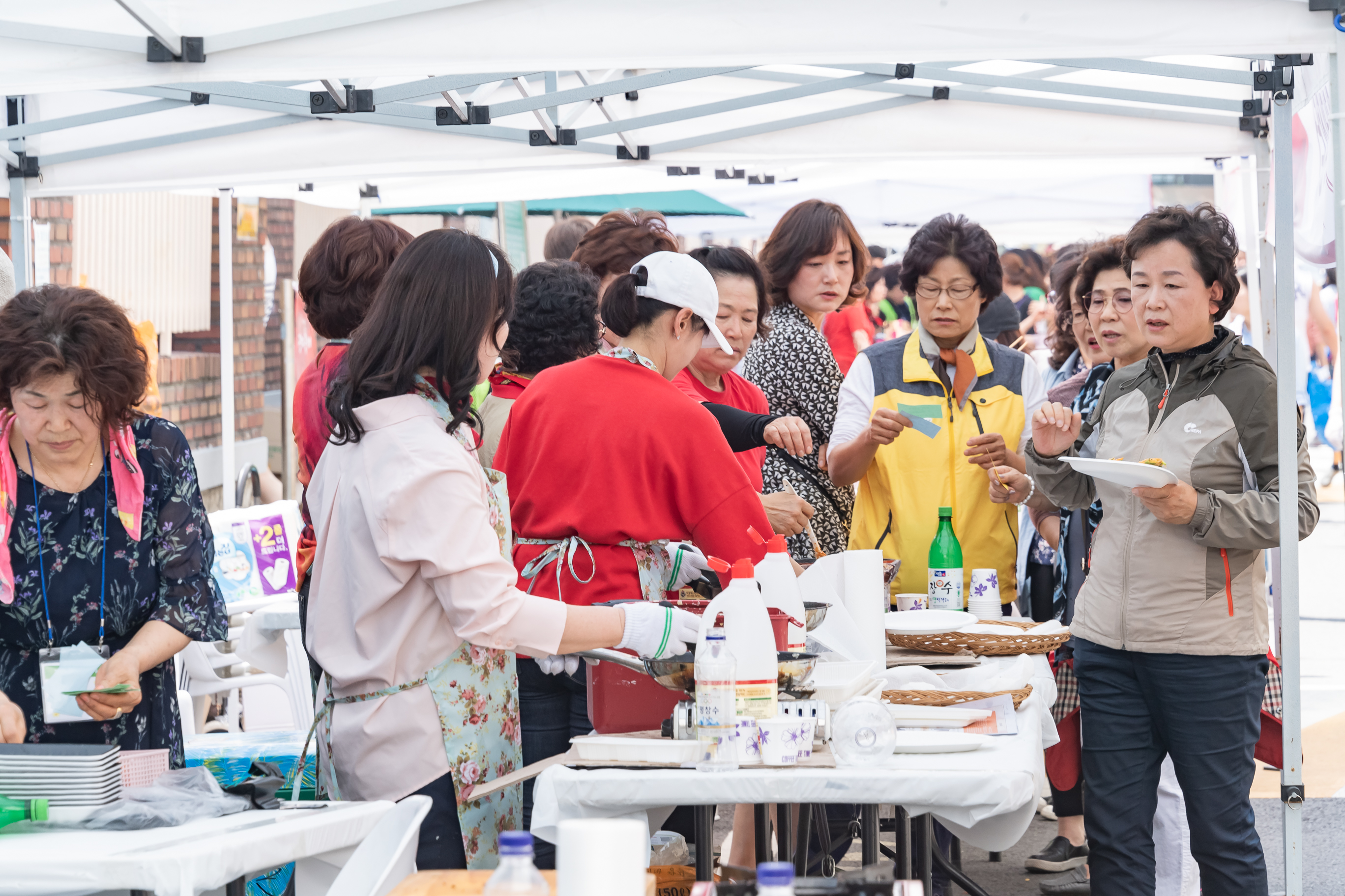 20190511-제3회 장미축제-자양3동 20190511-45379_S_112013.jpg