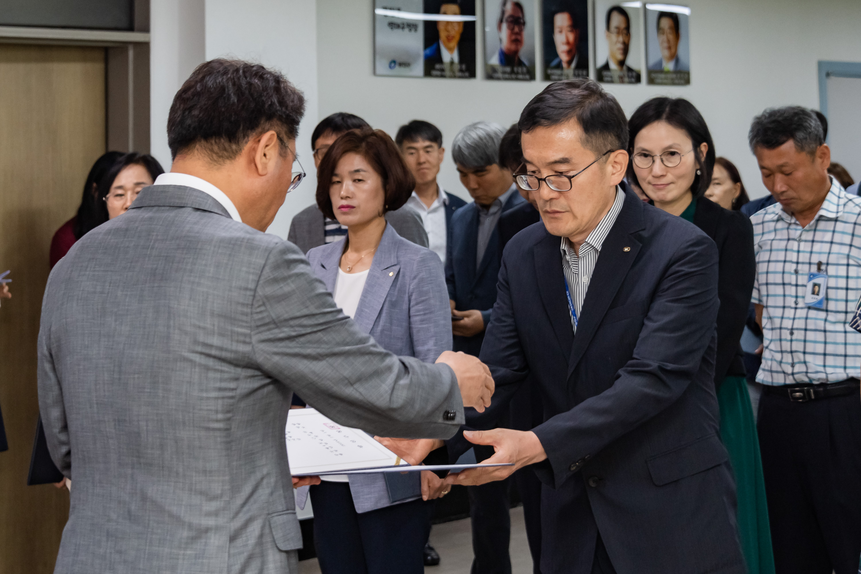 20190625-6급이상 공무원 발령장 수여식 20190625-84237_S_164418.jpg