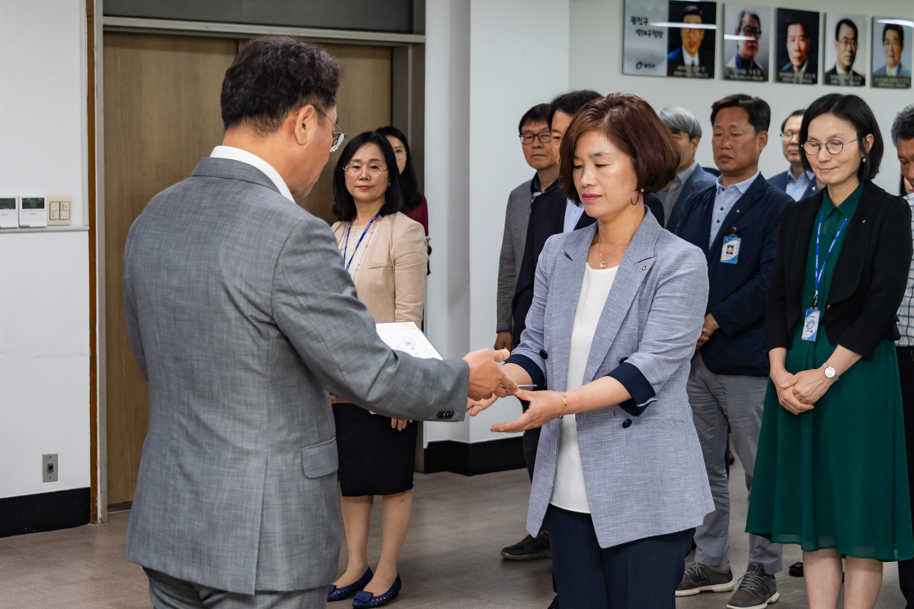 20190625-6급이상 공무원 발령장 수여식 20190625-84005_S_164402.jpg