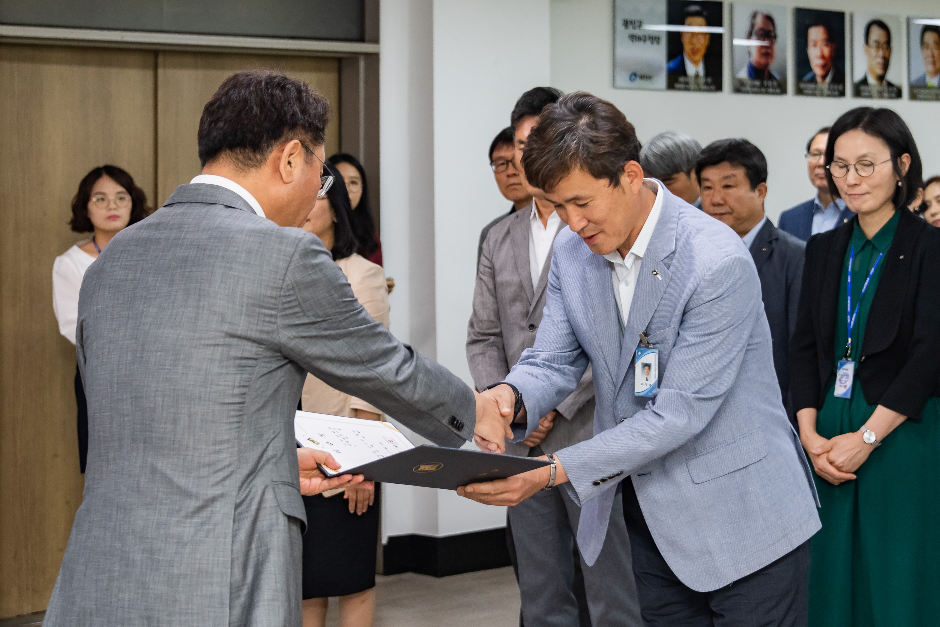 20190625-6급이상 공무원 발령장 수여식 20190625-84032_S_164404.jpg