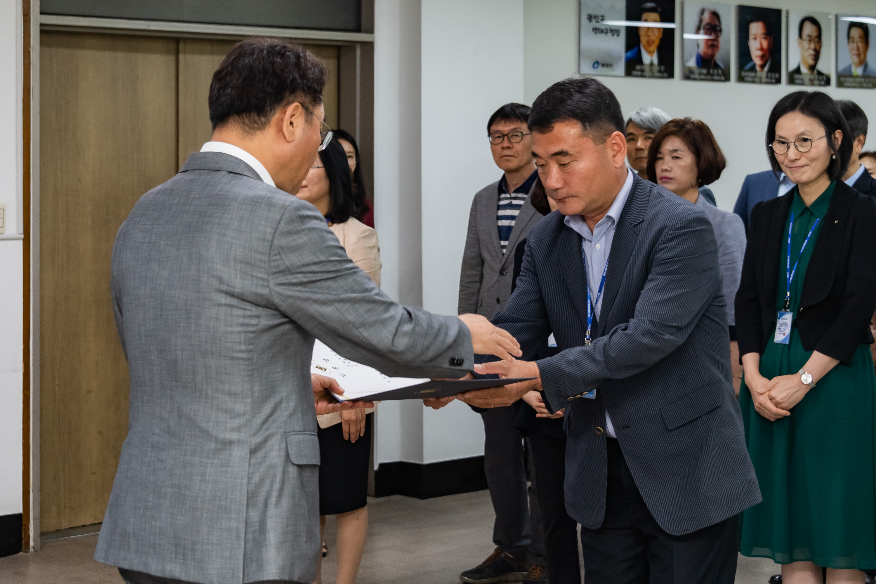 20190625-6급이상 공무원 발령장 수여식 20190625-84087_S_164407.jpg