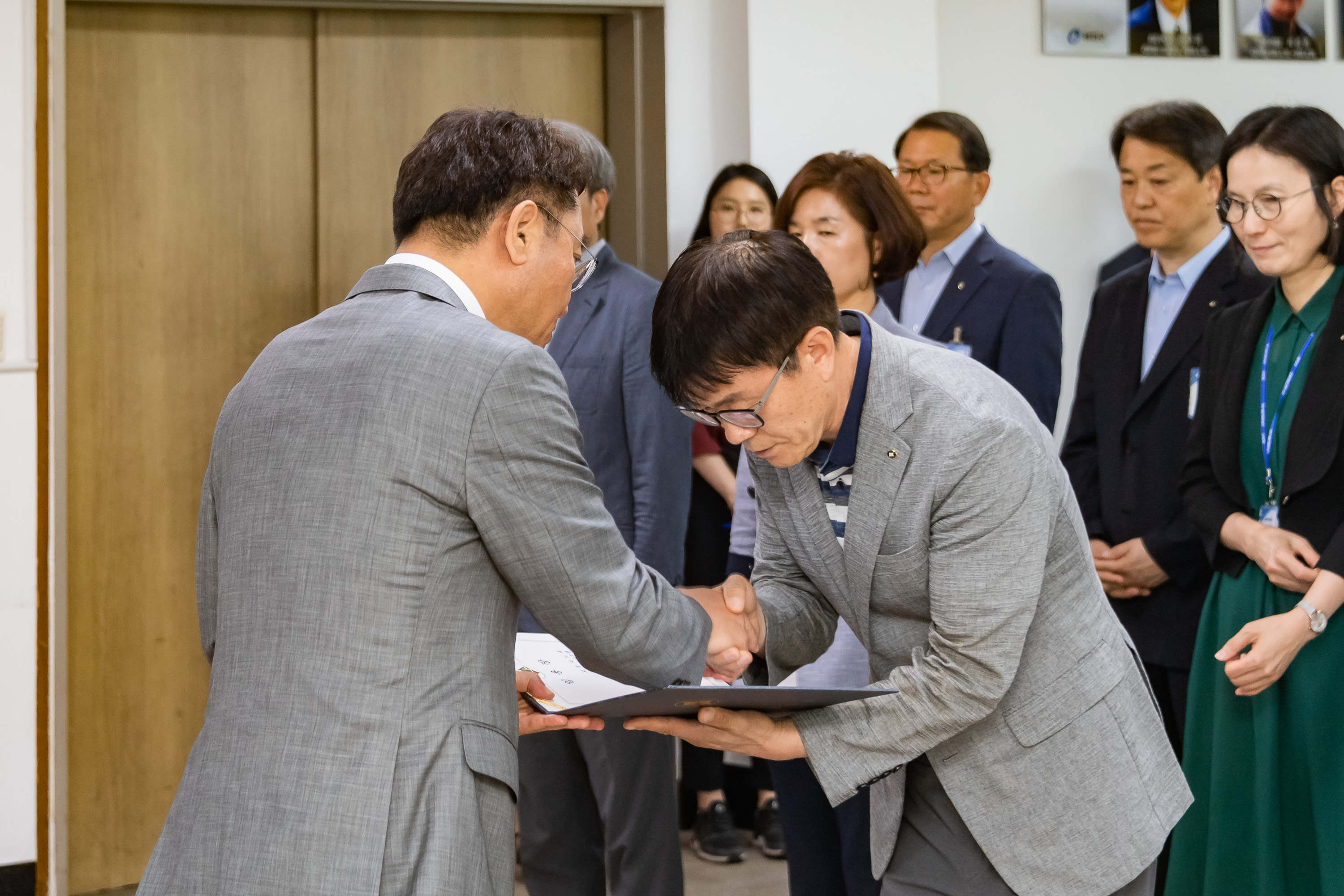 20190625-6급이상 공무원 발령장 수여식 20190625-83929_S_164358.jpg