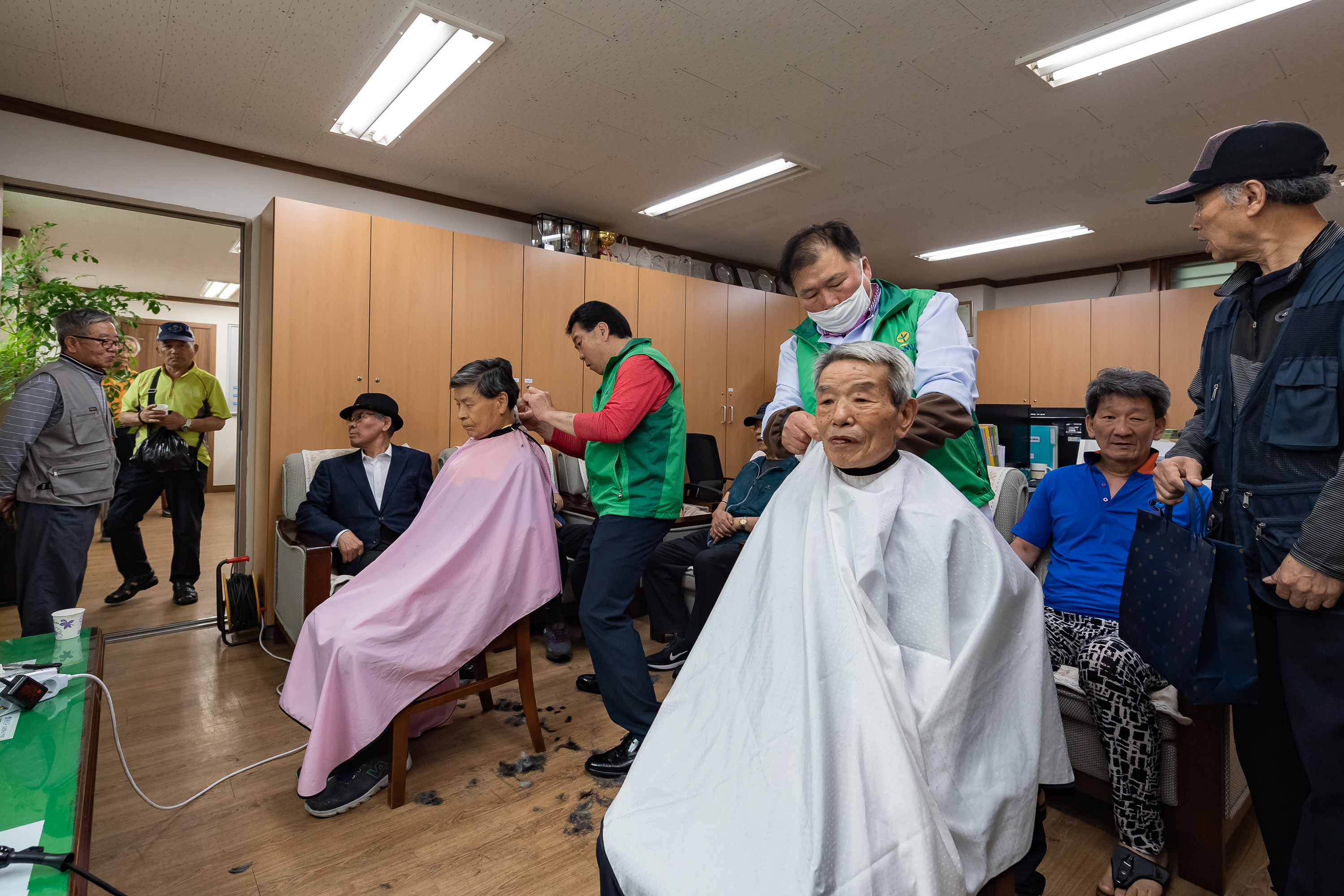 20190618-어르신초청 사랑의 이용봉사 및 점심대접 20190618-80977_S_205128.jpg