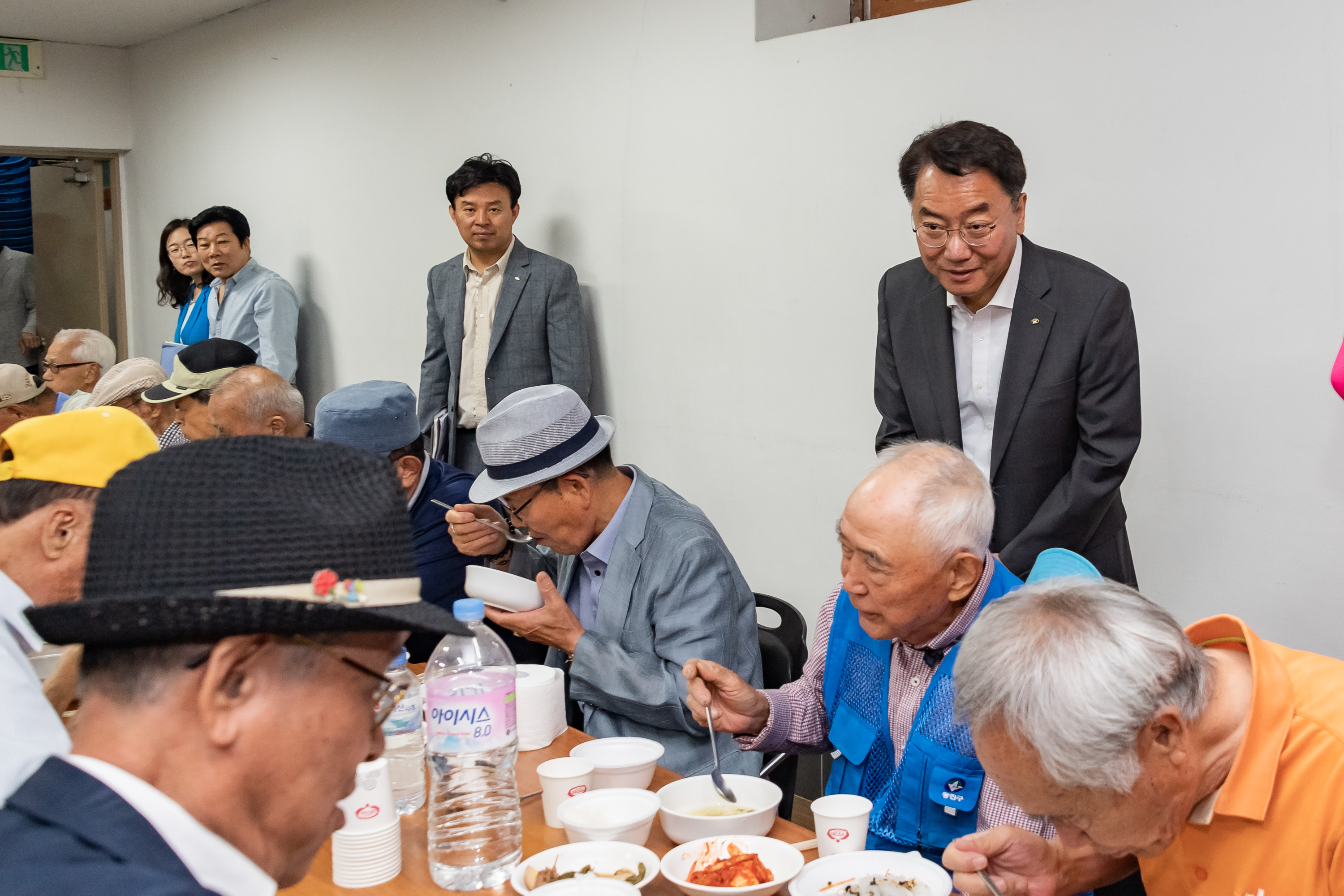 20190618-어르신초청 사랑의 이용봉사 및 점심대접 20190618-81248_S_205133.jpg