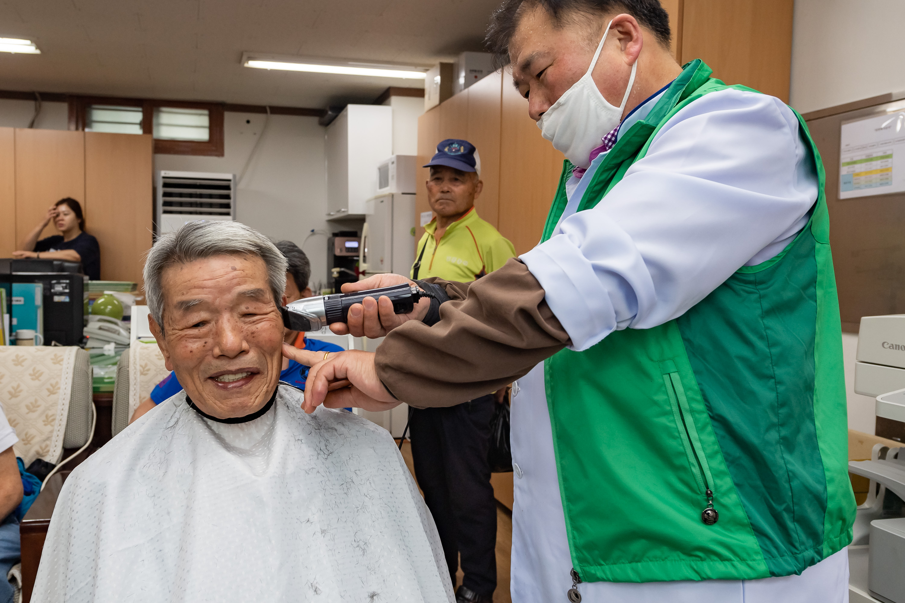 20190618-어르신초청 사랑의 이용봉사 및 점심대접 20190618-81001_S_205128.jpg