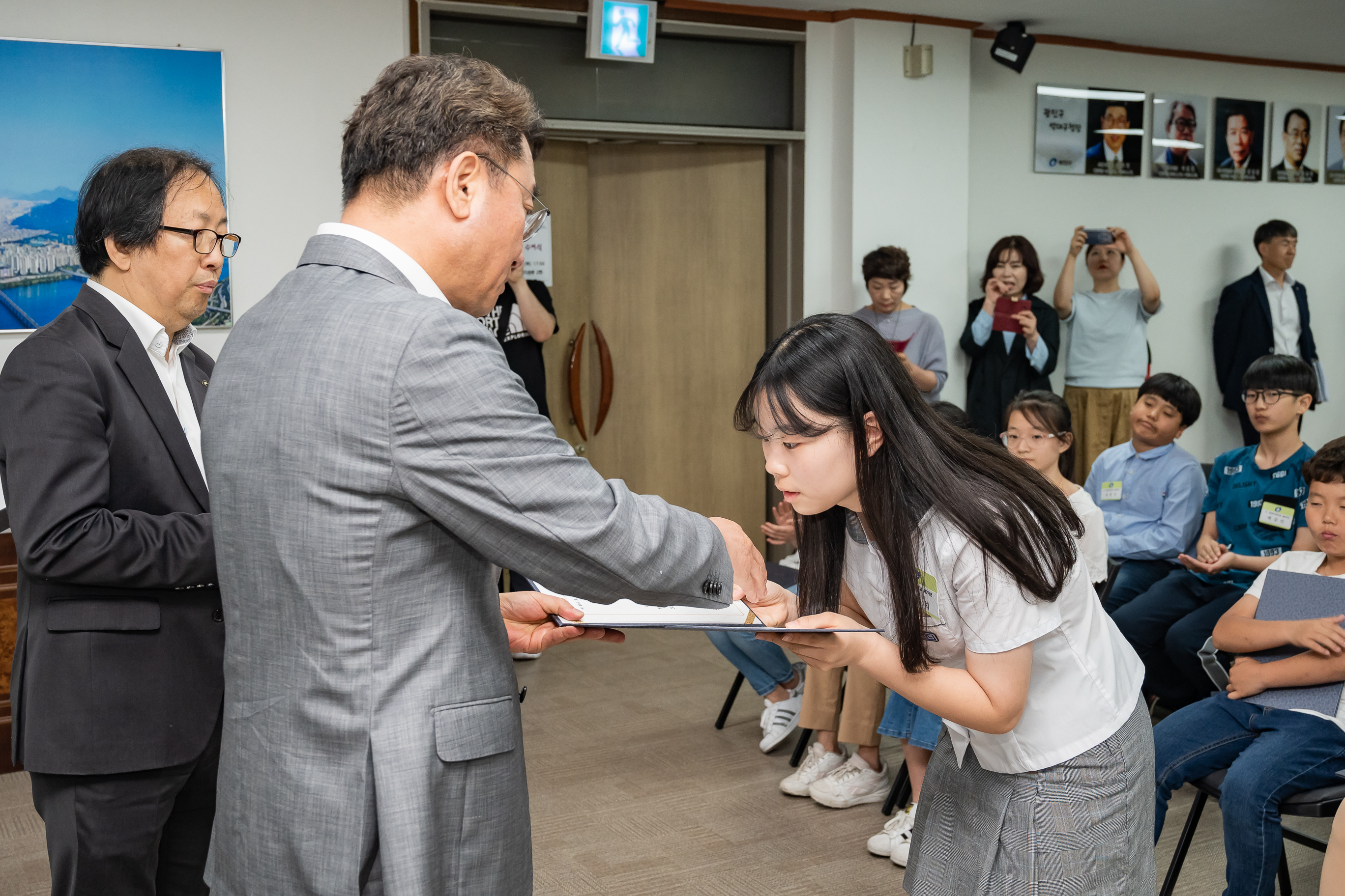 20190516-2019 광진구 모범청소년 표창 수여식 20190516-50208_S_204816.jpg