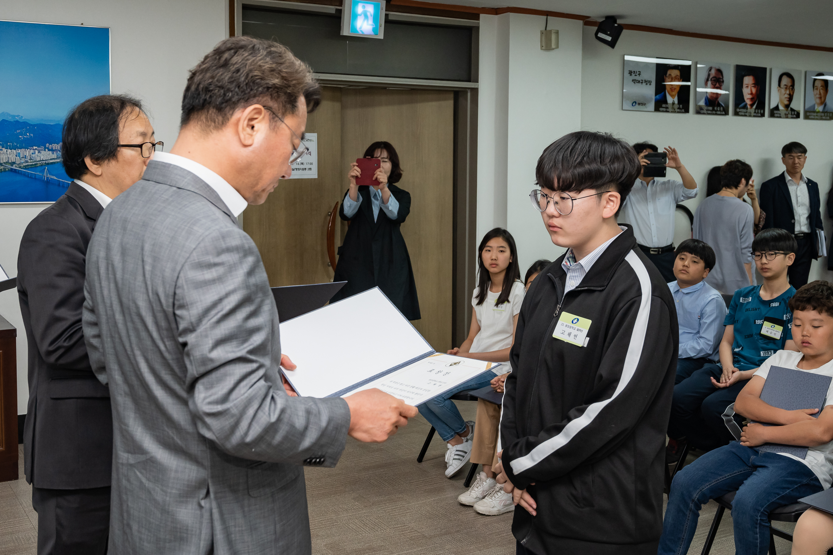 20190516-2019 광진구 모범청소년 표창 수여식 20190516-50231_S_204818.jpg