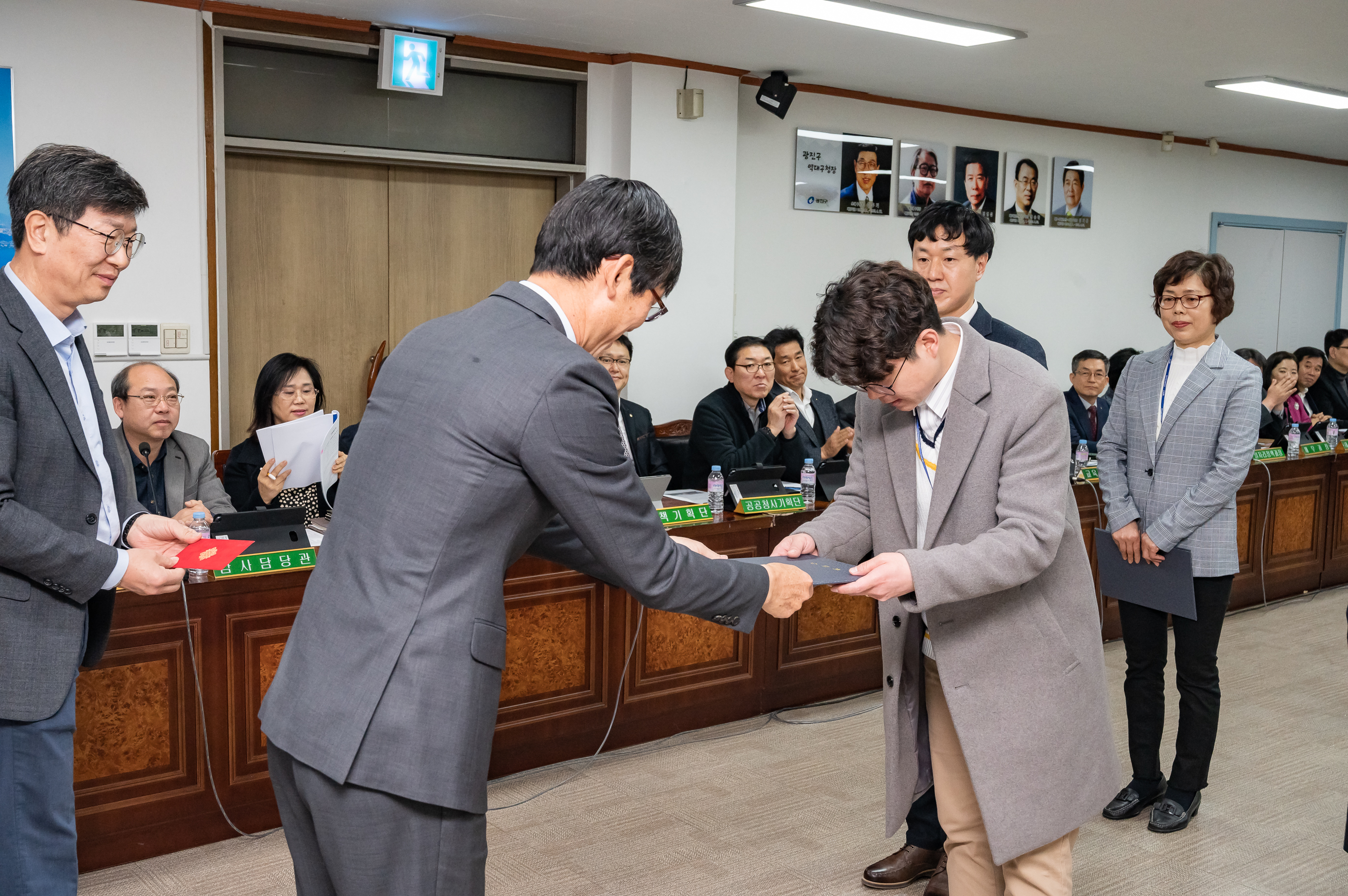 20190321-2019년 3월 우수공무원 표창수여 20190321-12656_S_082349.jpg