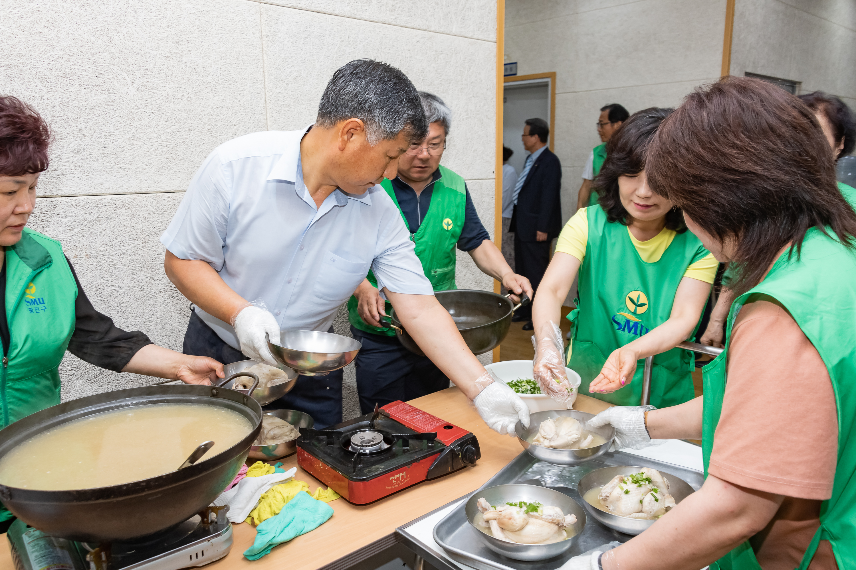 20190626-건강한 여름나기 삼계탕 나눔행사 20190626-84806_S_195218.jpg
